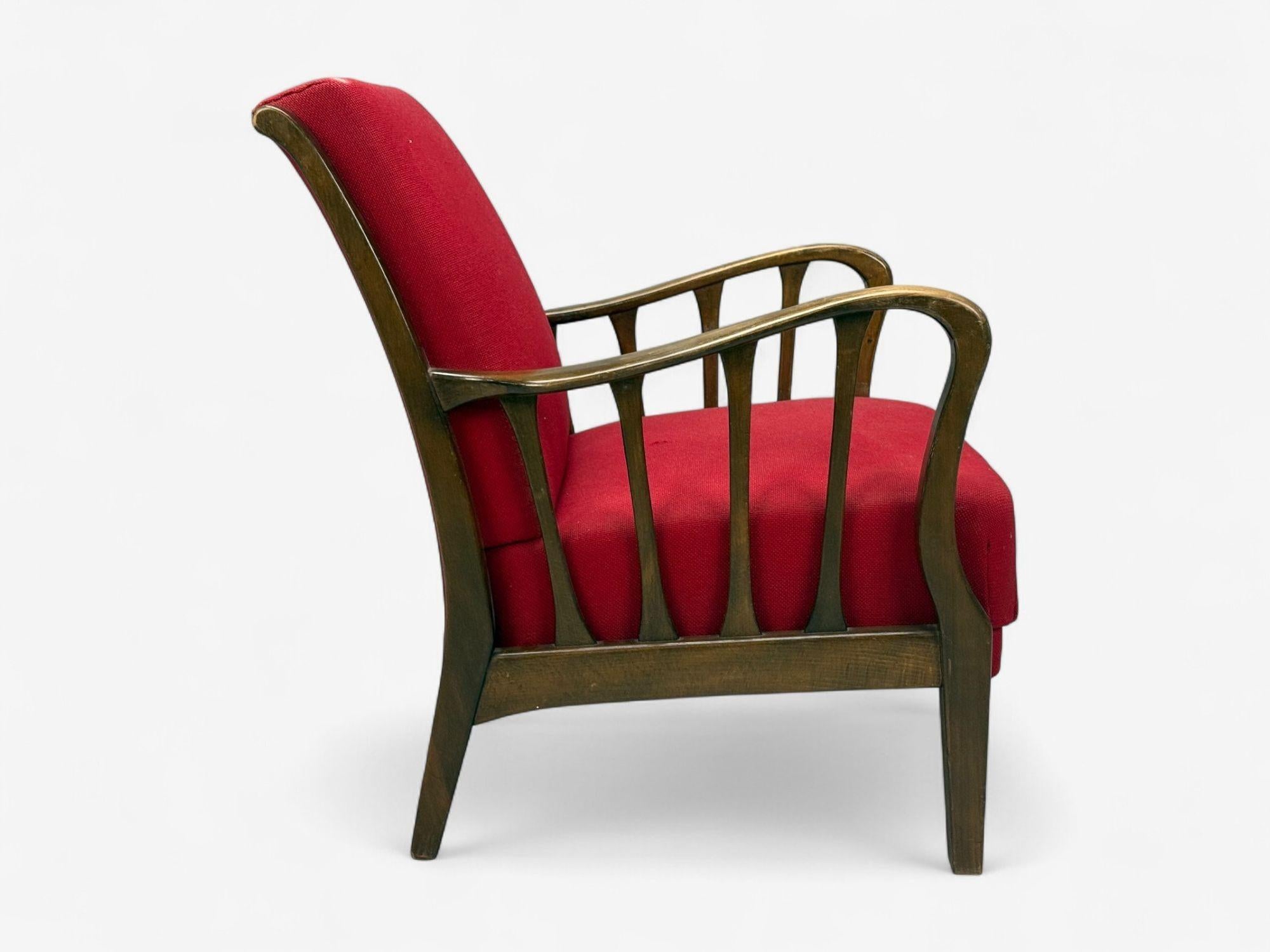 Josef Frank Attribution, Roter Stoff, Holz, Dänemark, 1950er Jahre im Zustand „Gut“ im Angebot in Manhasset, NY