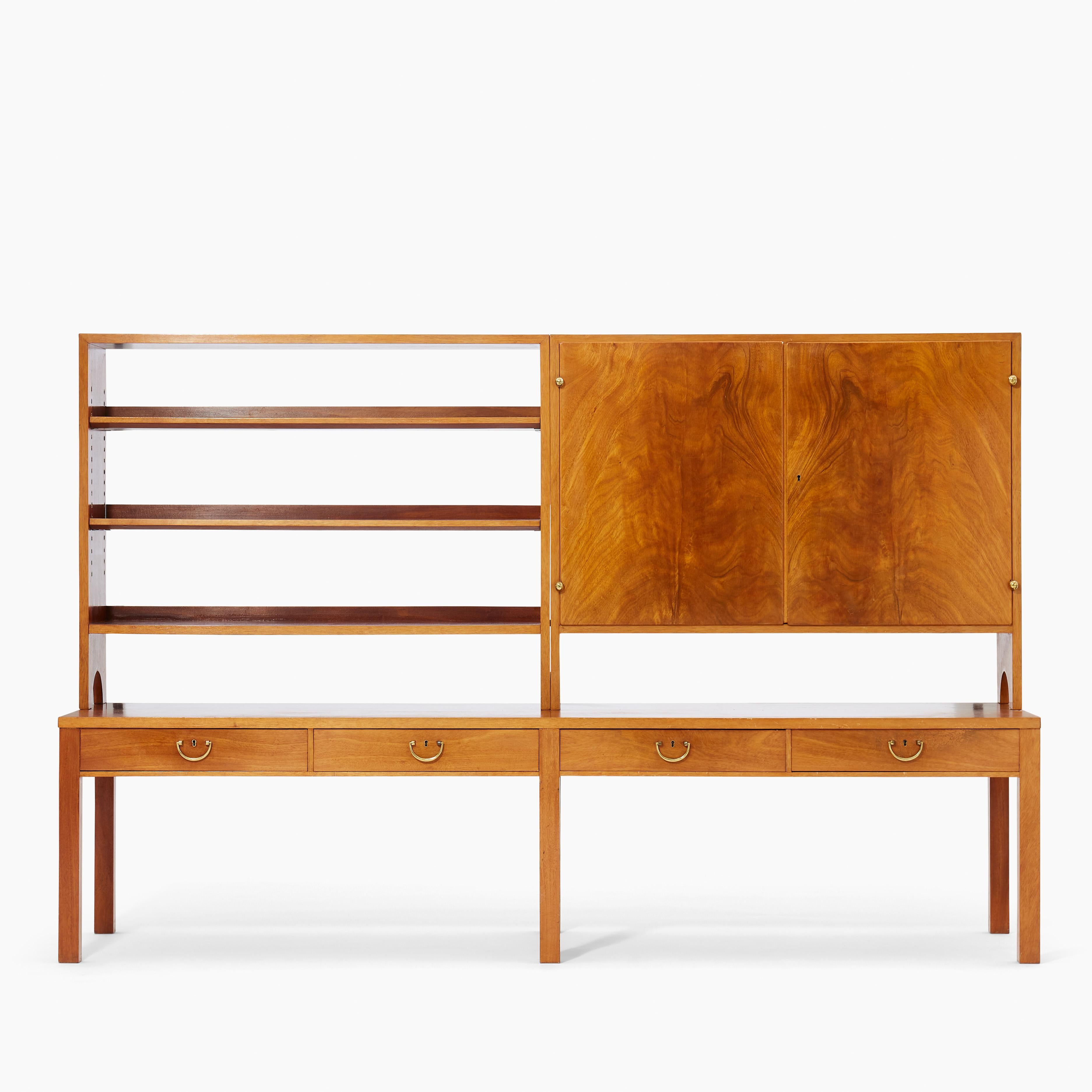 Rare, Josef Frank (1885-1967). Bookshelf. Model number 1142. Company Svenskt Tenn 1950s. Veneered in mahogany. Measures: L 200, W 50, H 130 cm.