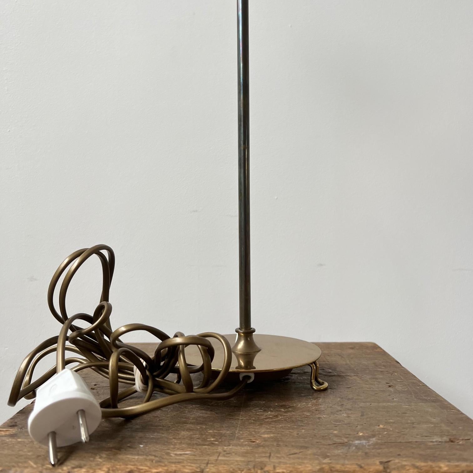 Josef Frank Brass Mid-Century Table Lamp Model 2552 en vente 2