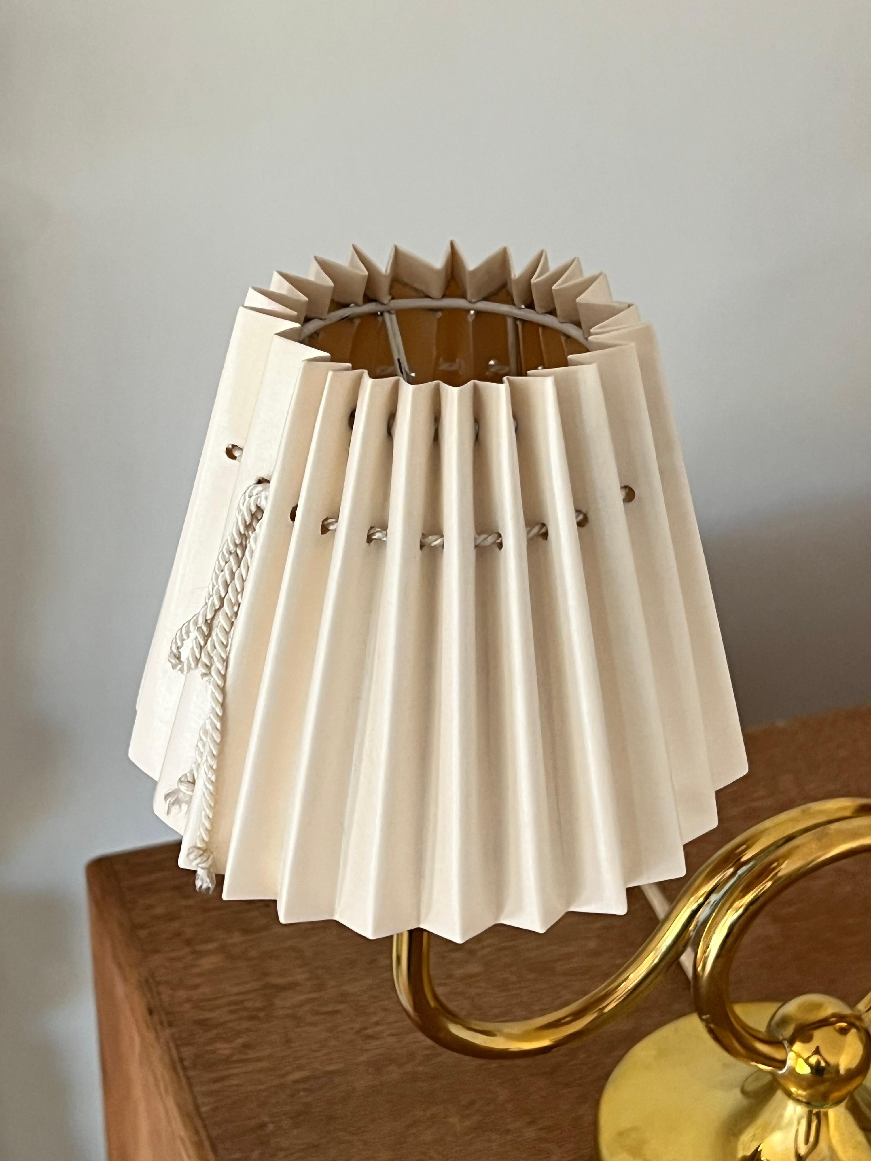 Swedish Josef Frank Brass & Pleated Shades Table Lamp - 1960s Svenskt Tenn, Sweden For Sale