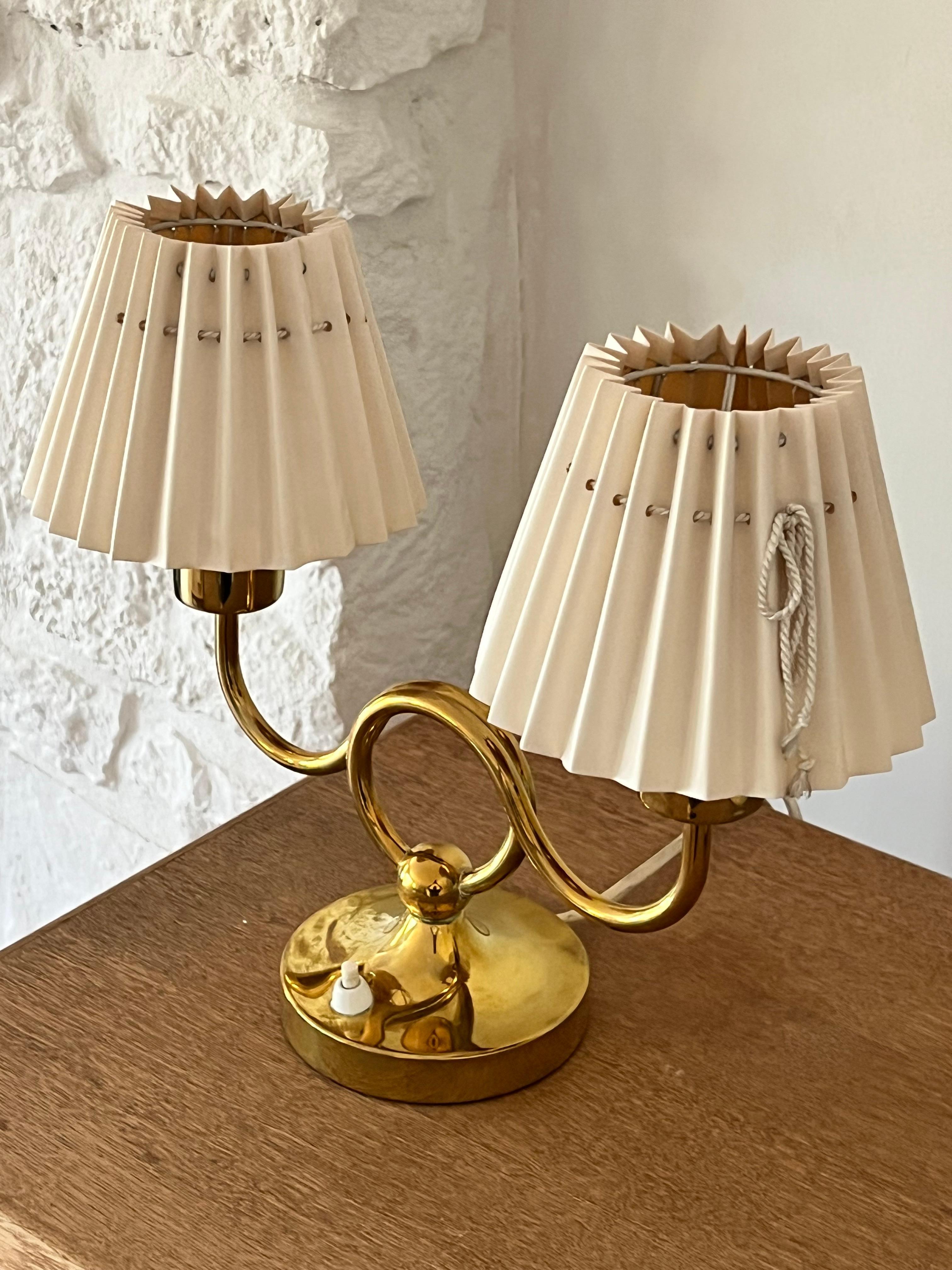Hand-Crafted Josef Frank Brass & Pleated Shades Table Lamp - 1960s Svenskt Tenn, Sweden For Sale