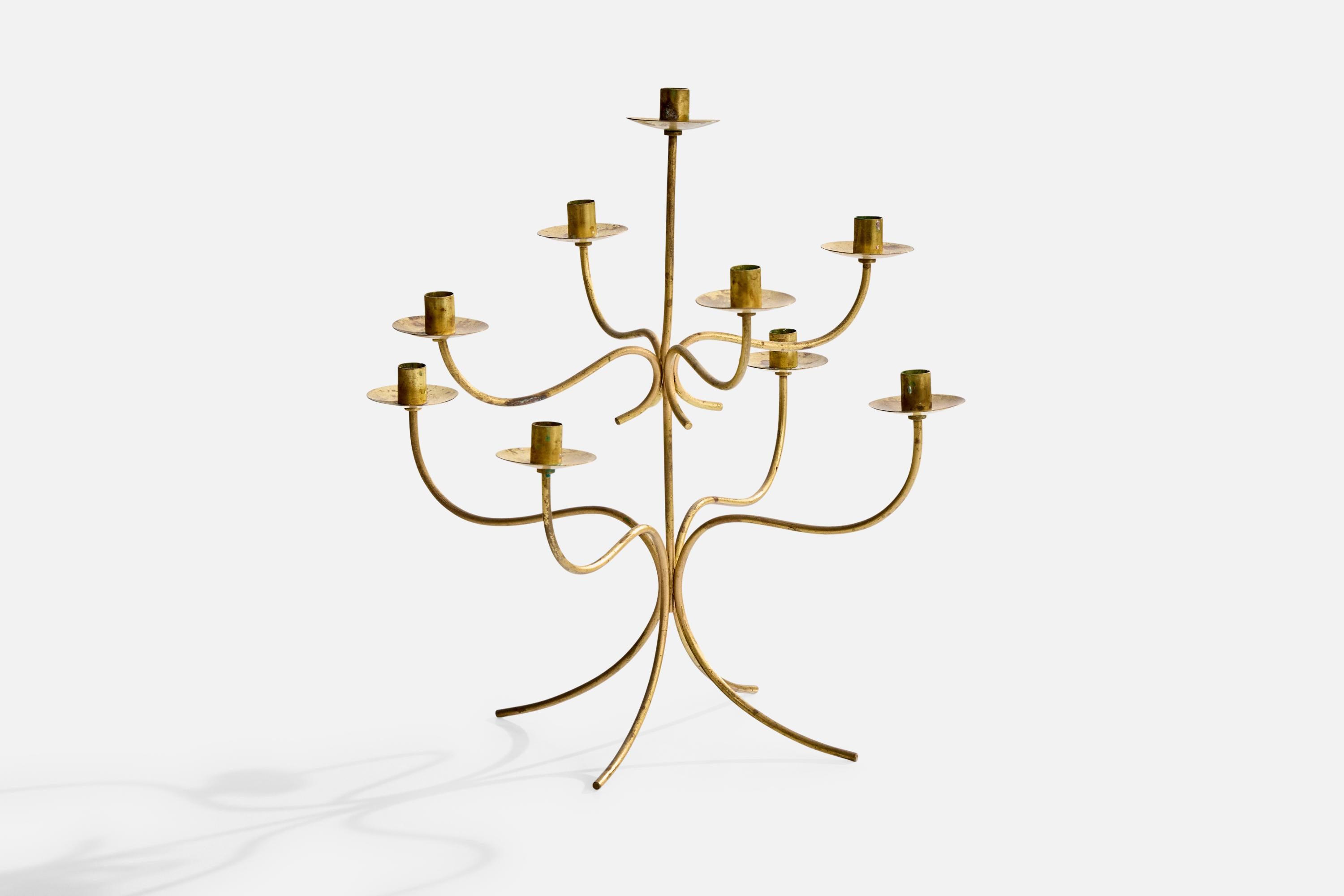 Chandelier en laiton, conçu par Josef Frank et produit par Svenskt Tenn, Suède, vers les années 1940.

Peut contenir neuf bougies de 0,5