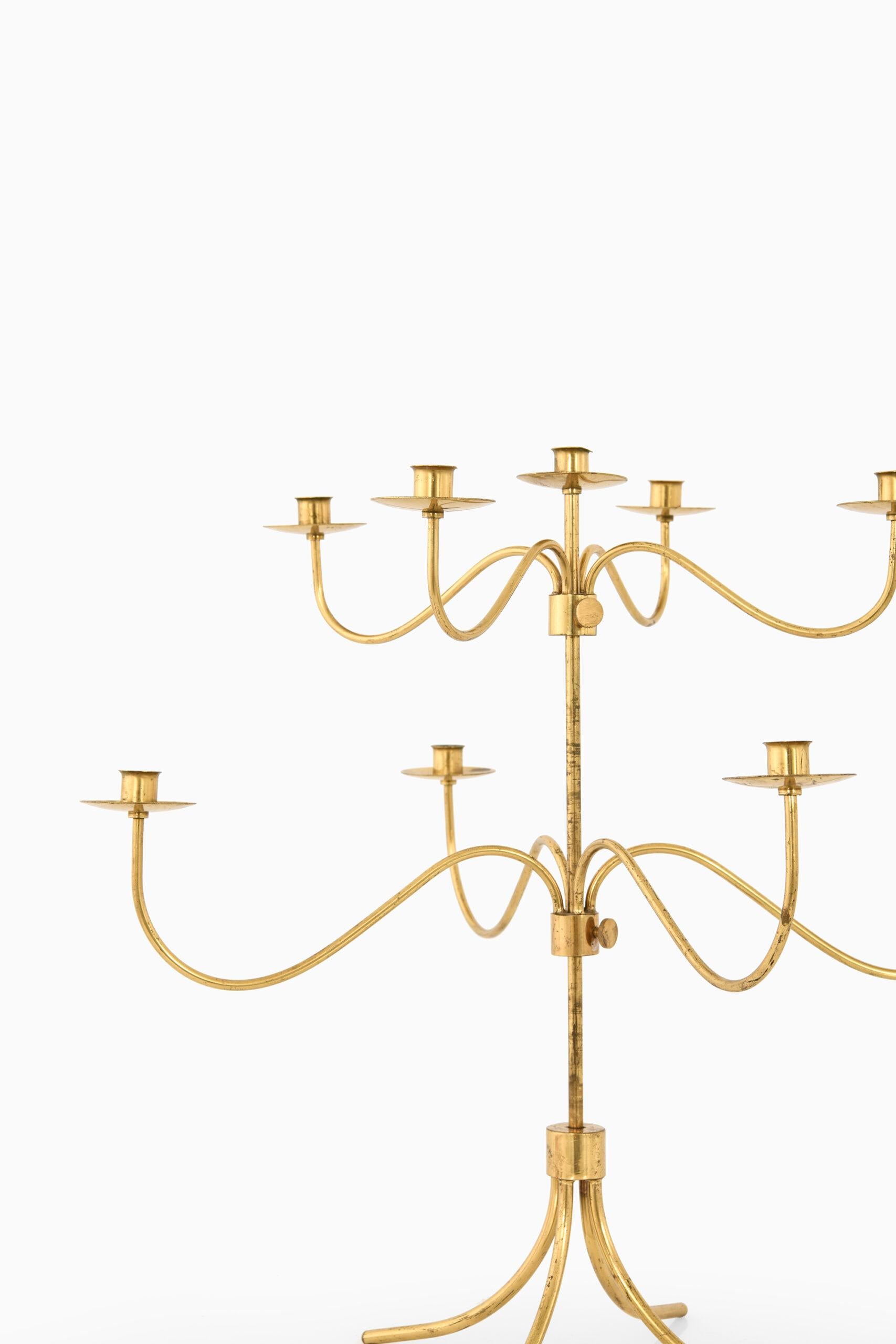 Rare chandelier conçu par Josef Frank. Produit par Svenskt Tenn en Suède.
 