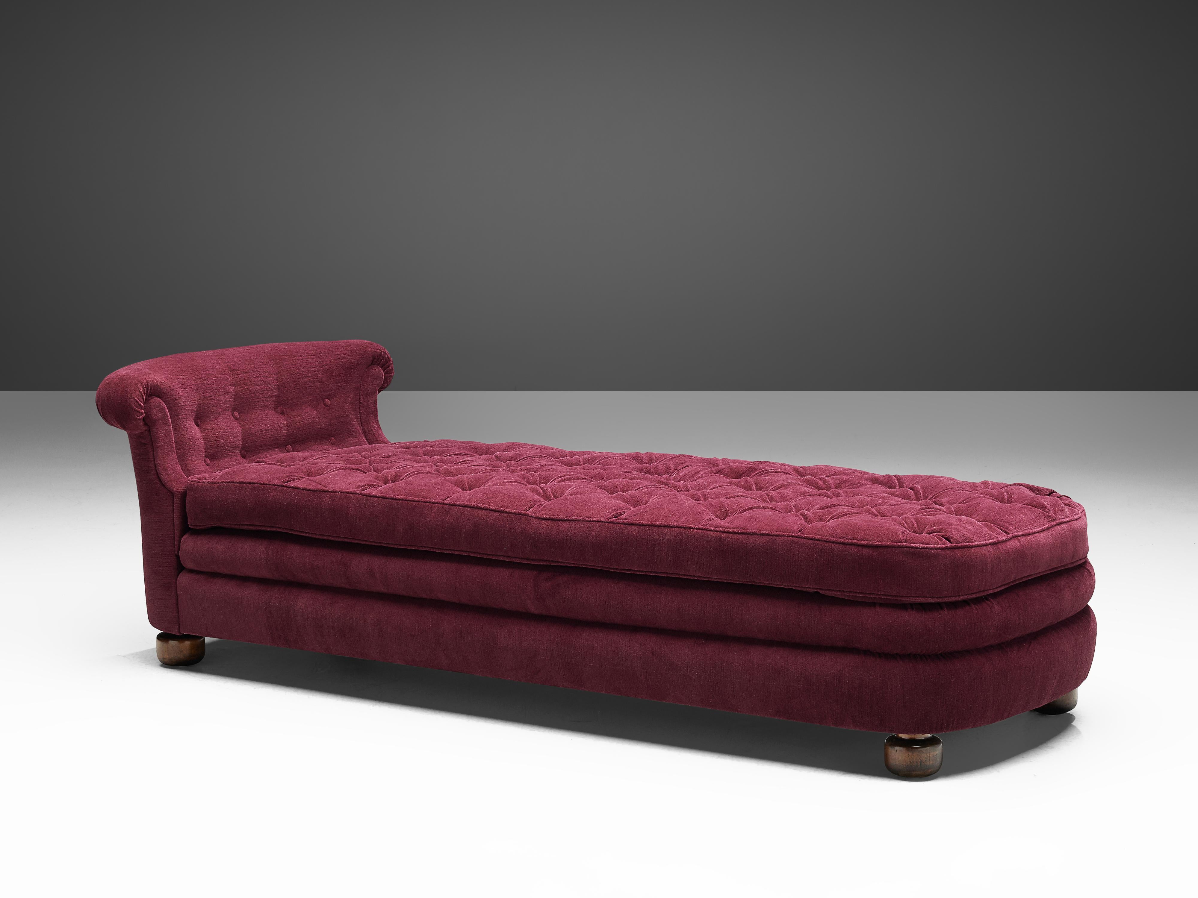Josef Frank, daybed '775', fabric, wood, Sweden, 1938.

Completely restored and reupholstered chaise lounge designed by Josef Frank in 1938. The piece has been reupholstered in a burgundy, high quality fabric. The tufted seat and backrest give