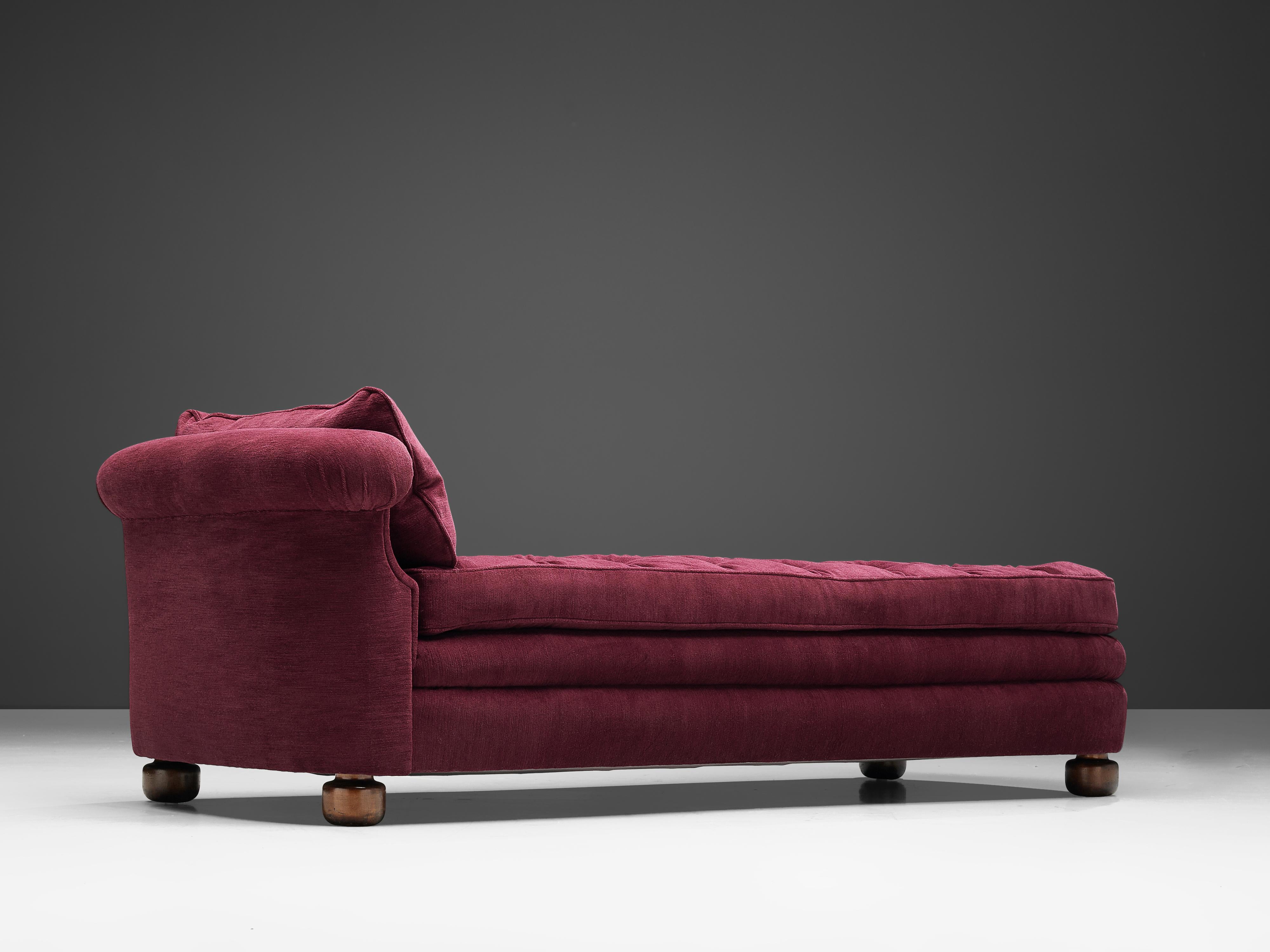 Josef Frank Chaise Longue '775' Reupholstered in Burgundy Fabric In Good Condition In Waalwijk, NL