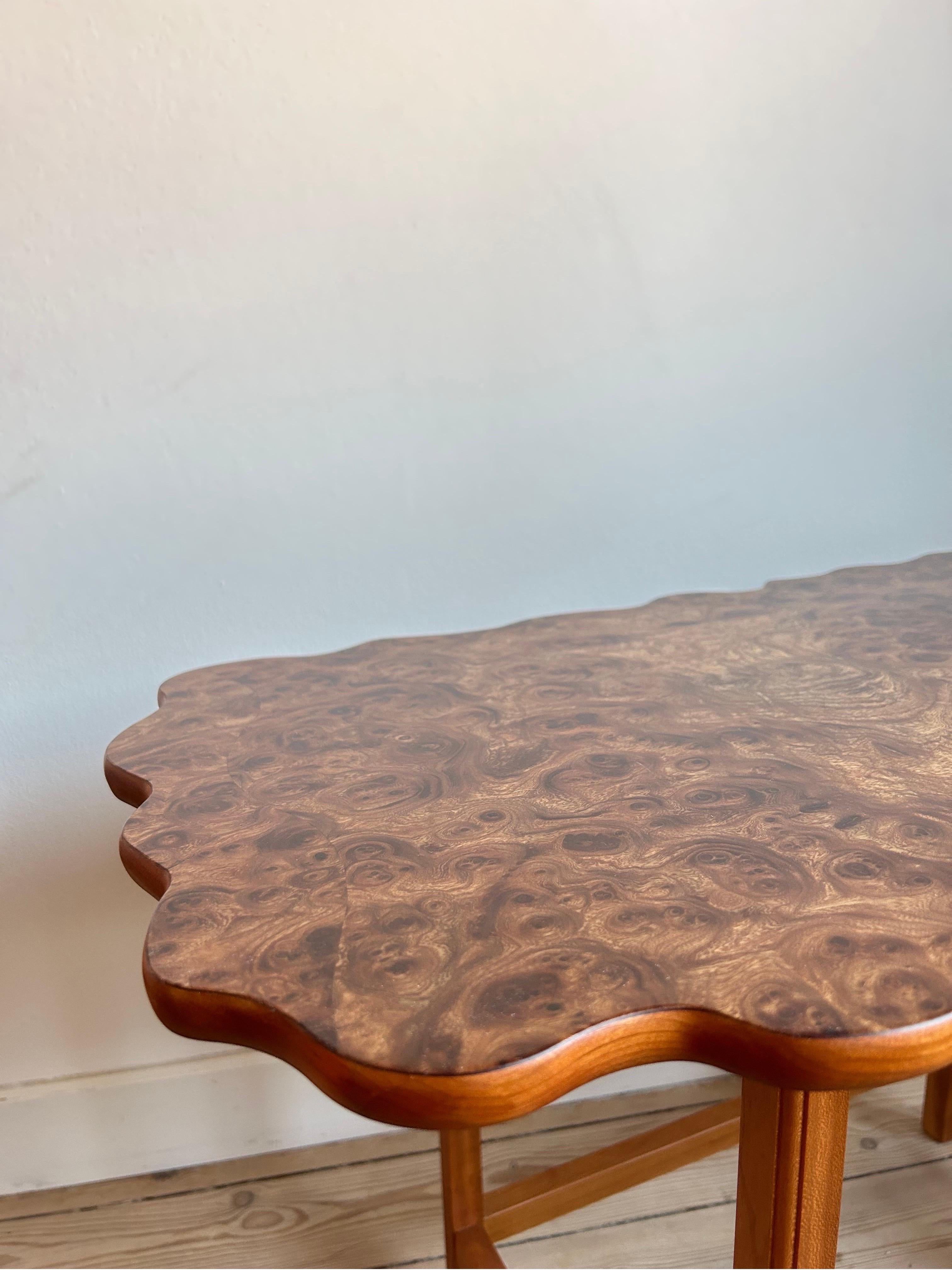 Rare and important Coffe table model 1058 designed by Josef Frank and manufactured by Svenskt tenn. 
The table has a table top made in elm root and legs made of solid walnut with profiled edges on the legs.

This table was designed to give the