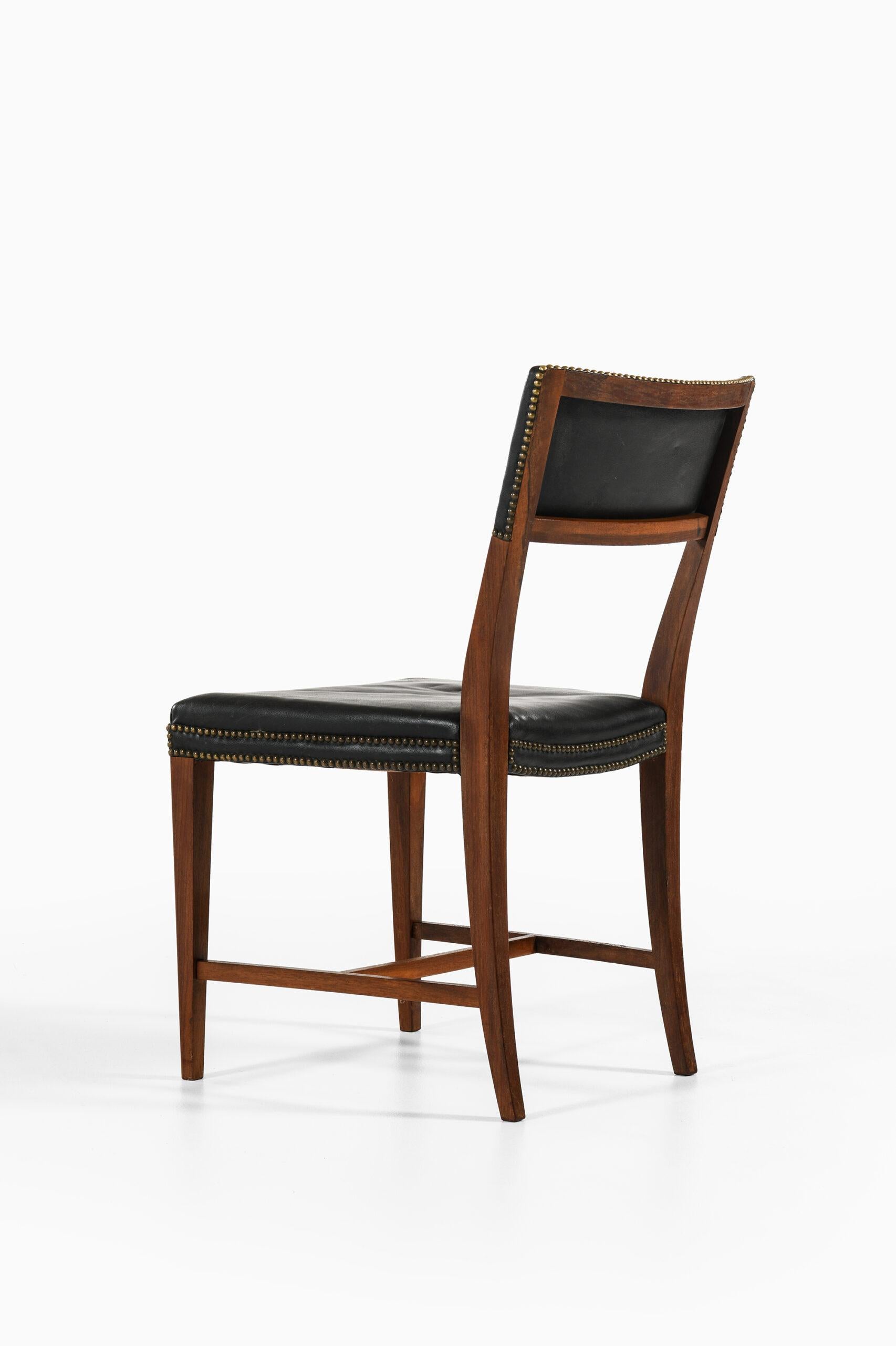 Josef Frank Dining Chairs Model 695 Produced by Svenskt Tenn In Good Condition For Sale In Limhamn, Skåne län
