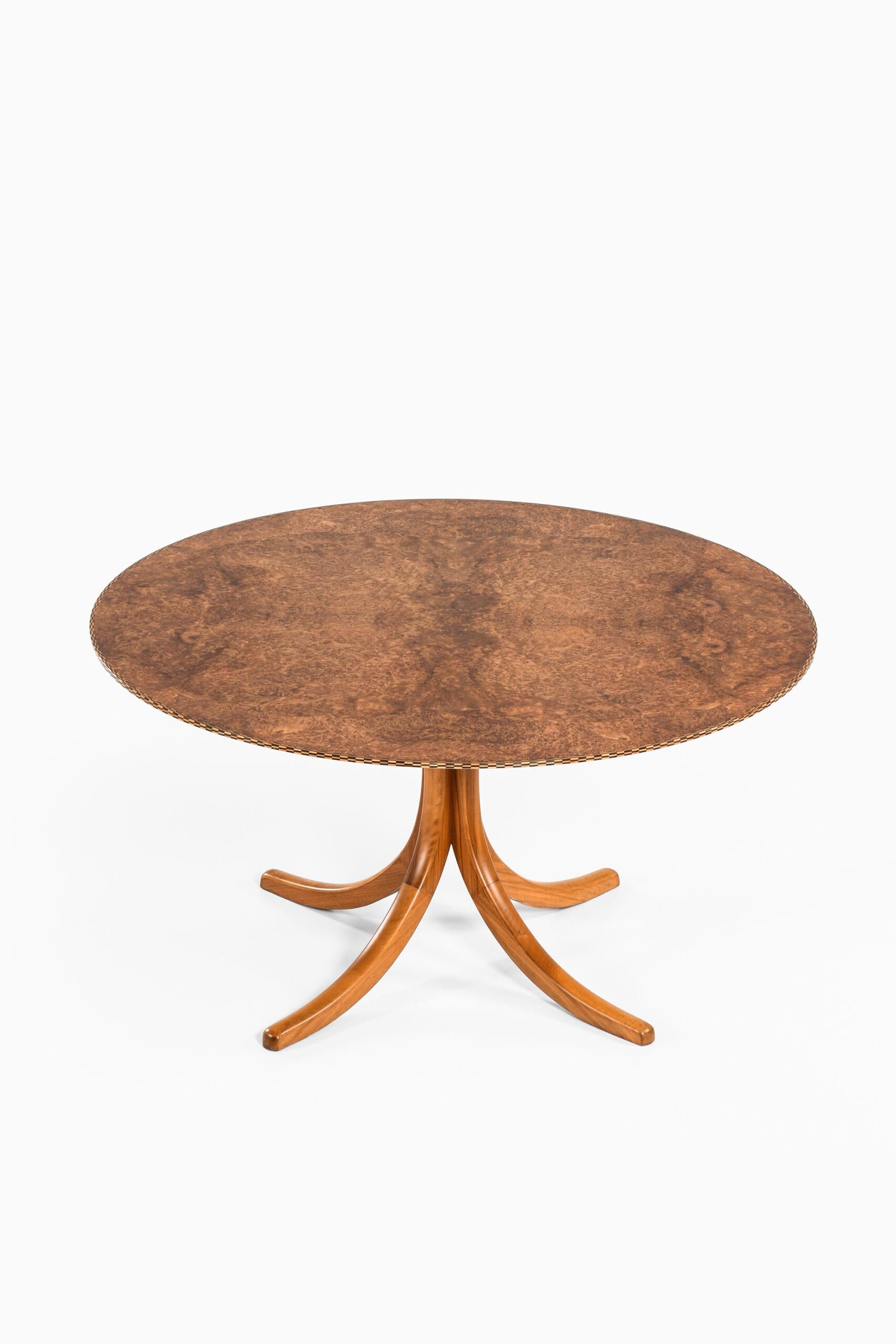 Rare dining table model 1020 designed by Josef Frank. Produced by Svenskt Tenn in Sweden.