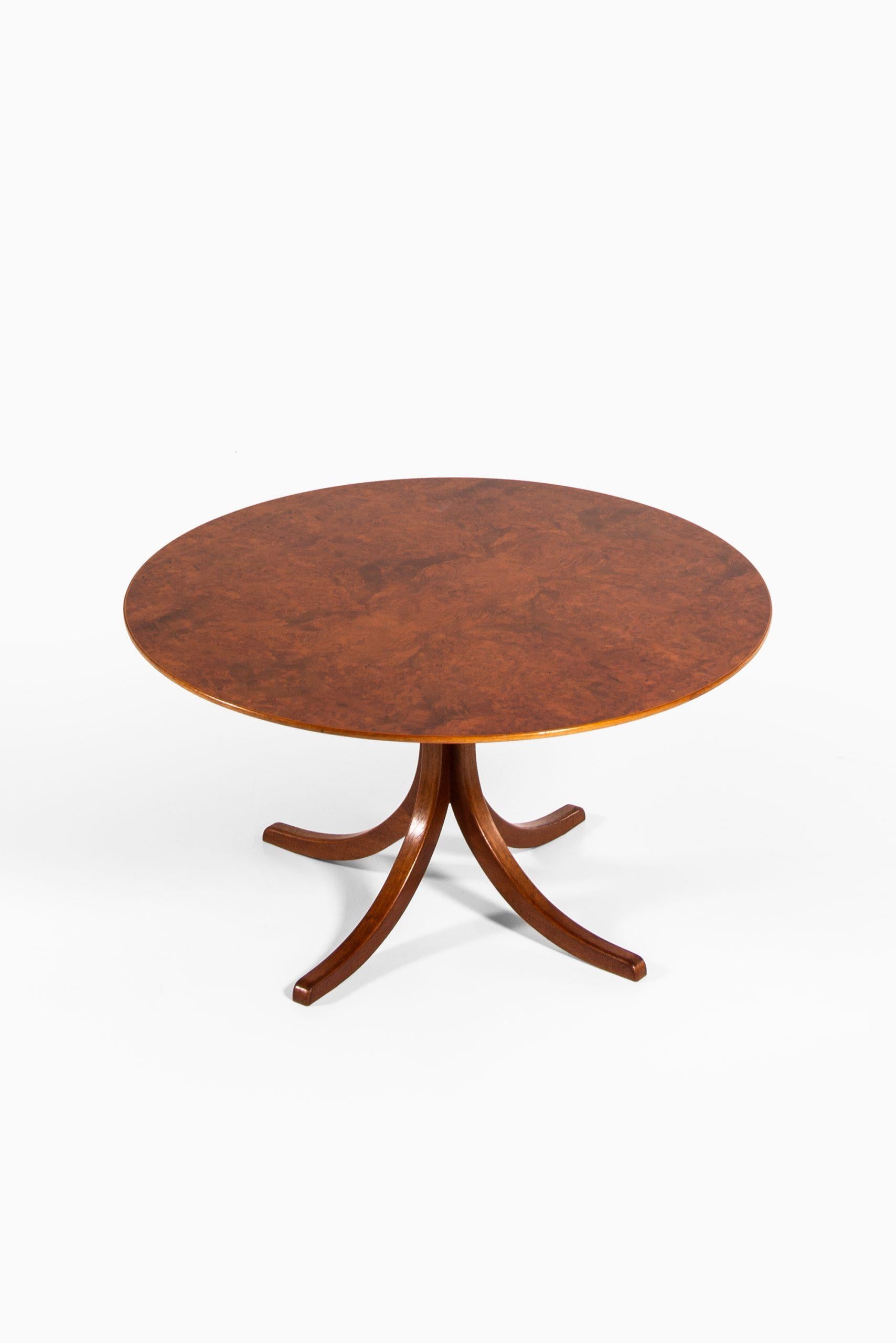 Milieu du XXe siècle Table de salle à manger Josef Frank Modèle 1020 Produit par Svenskt tenn en Suède en vente