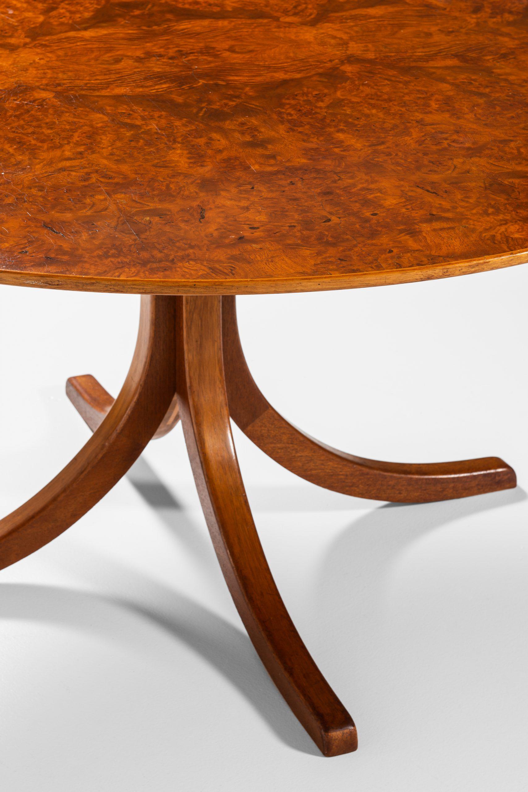 Mid-20th Century Josef Frank Dining Table Model 1020 Produced by Svenskt tenn in Sweden For Sale