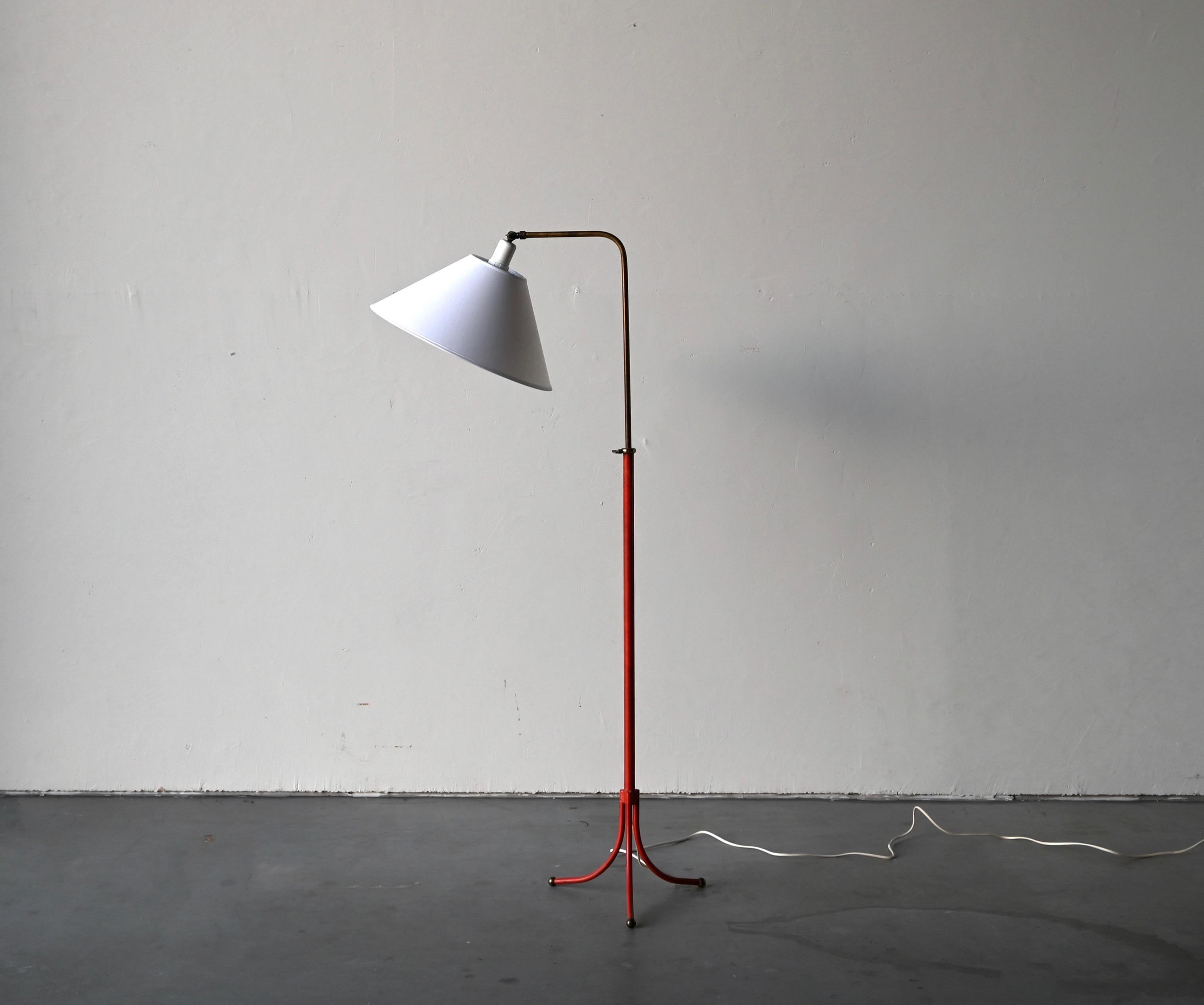 An early production adjustable reading floor lamp. Designed by Austrian architect Josef Frank for Swedish firm Svenskt Tenn, Stockholm. 

Dimensions variable.

Other designers of the period include Paavo Tynell, Lisa Johansson-pape, Carl-Axel