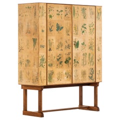 Armoire Josef Frank Early Flora Modèle 852 de Svenskt Tenn en Suède