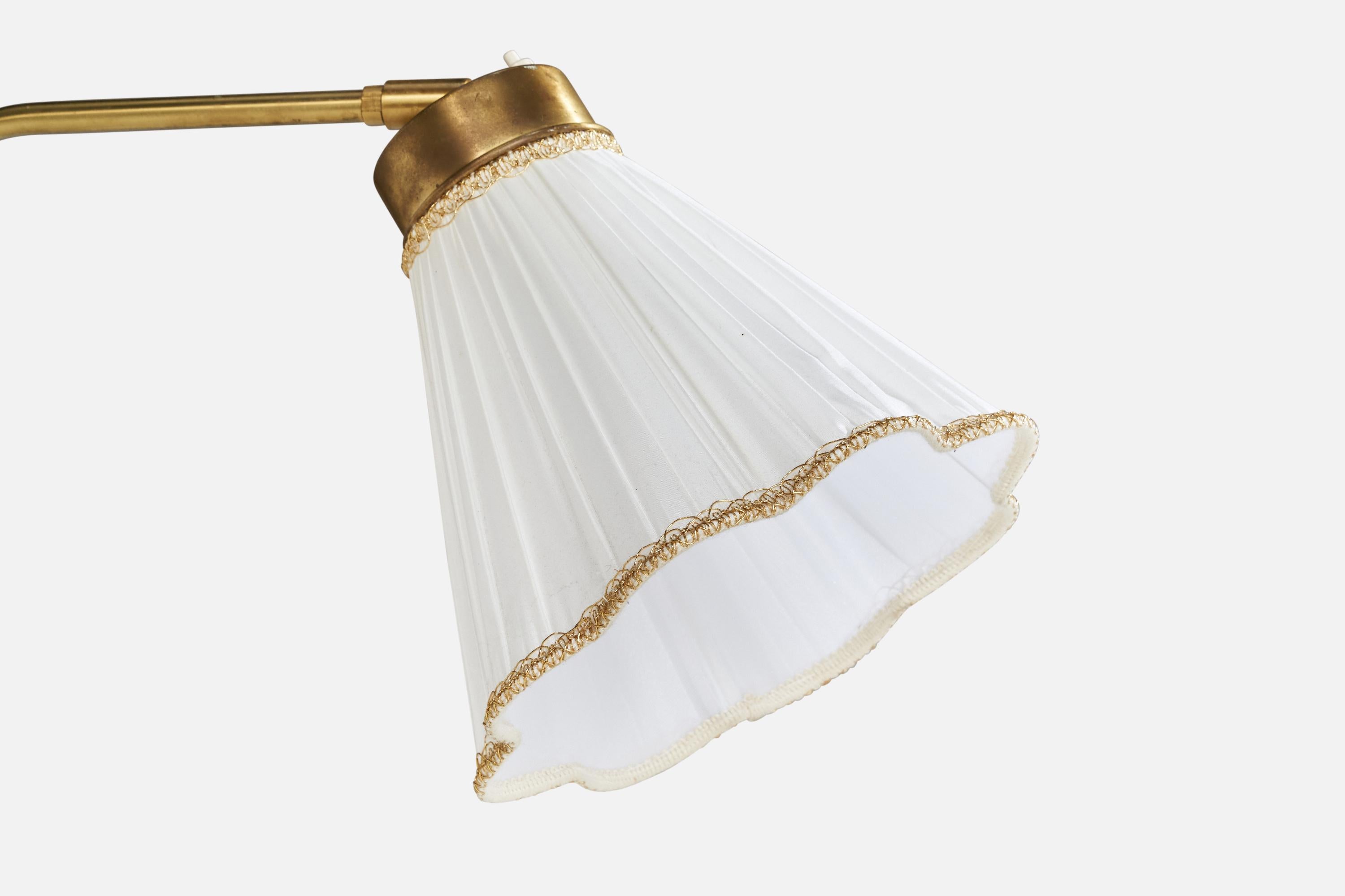 Suédois Josef Frank, lampadaire, laiton, tissu, Suède, années 1950 en vente