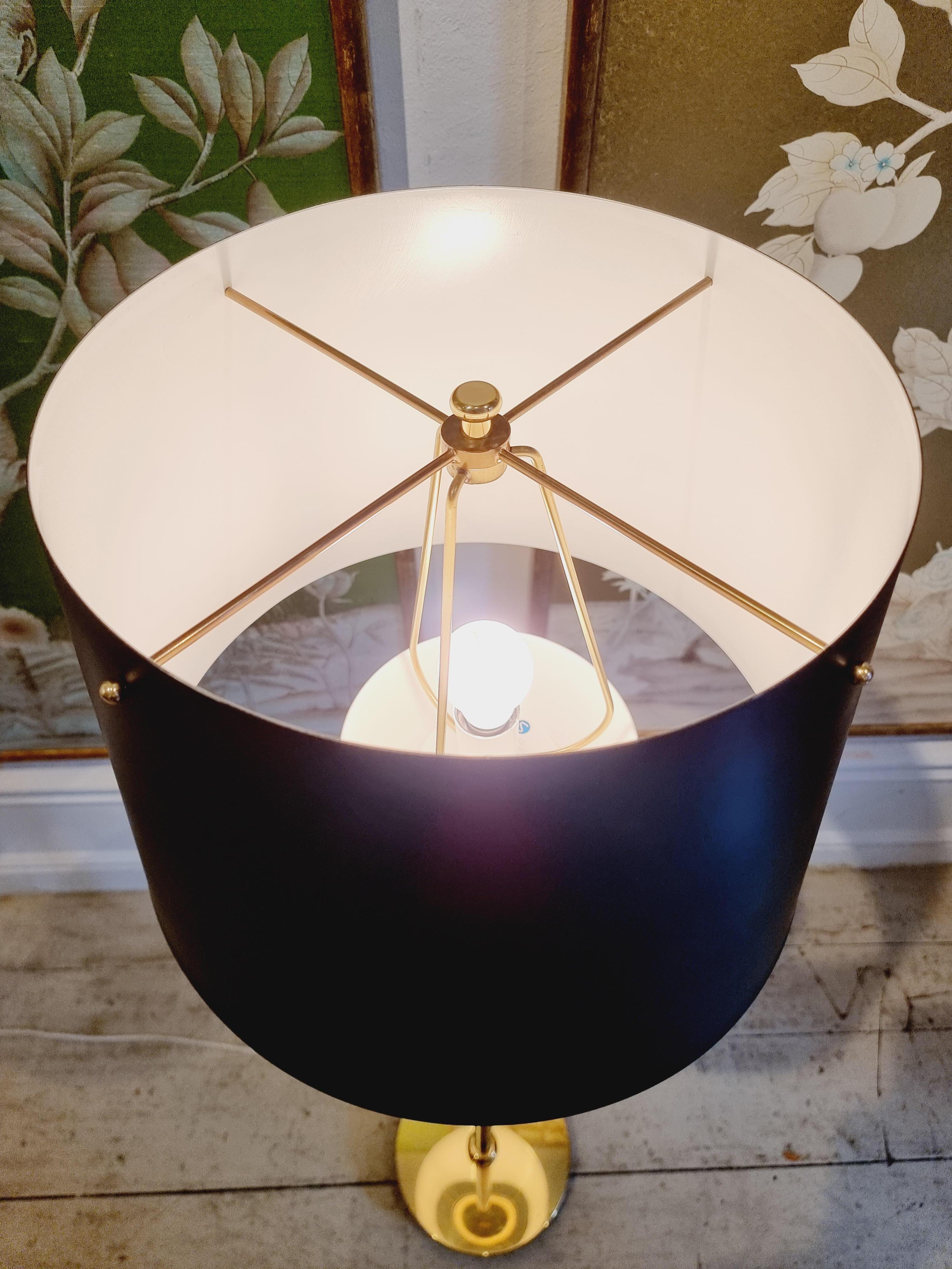 Mid-Century Modern Josef Frank, lampadaire modèle 2564, pour Svenskt Tenn, Suède, années 1950. Belle patine en vente