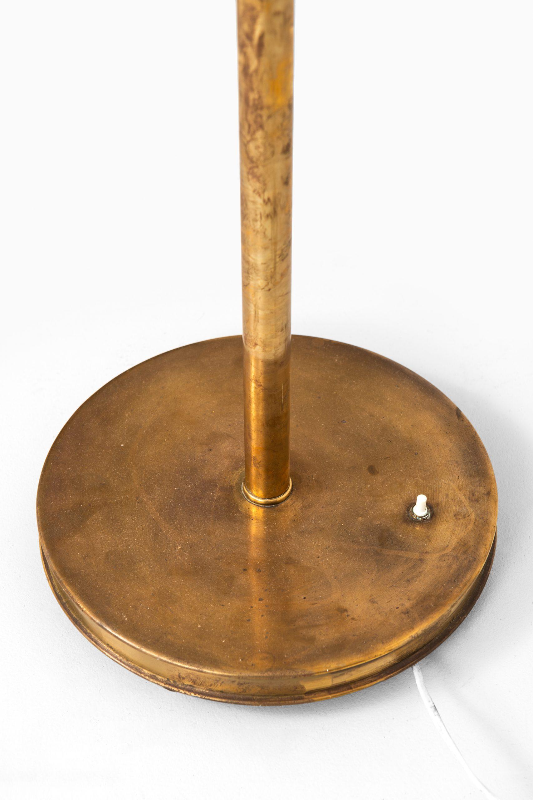 Scandinave moderne Lampadaire Josef Frank Modèle G2424 Produit par Svenskt Tenn en Suède en vente