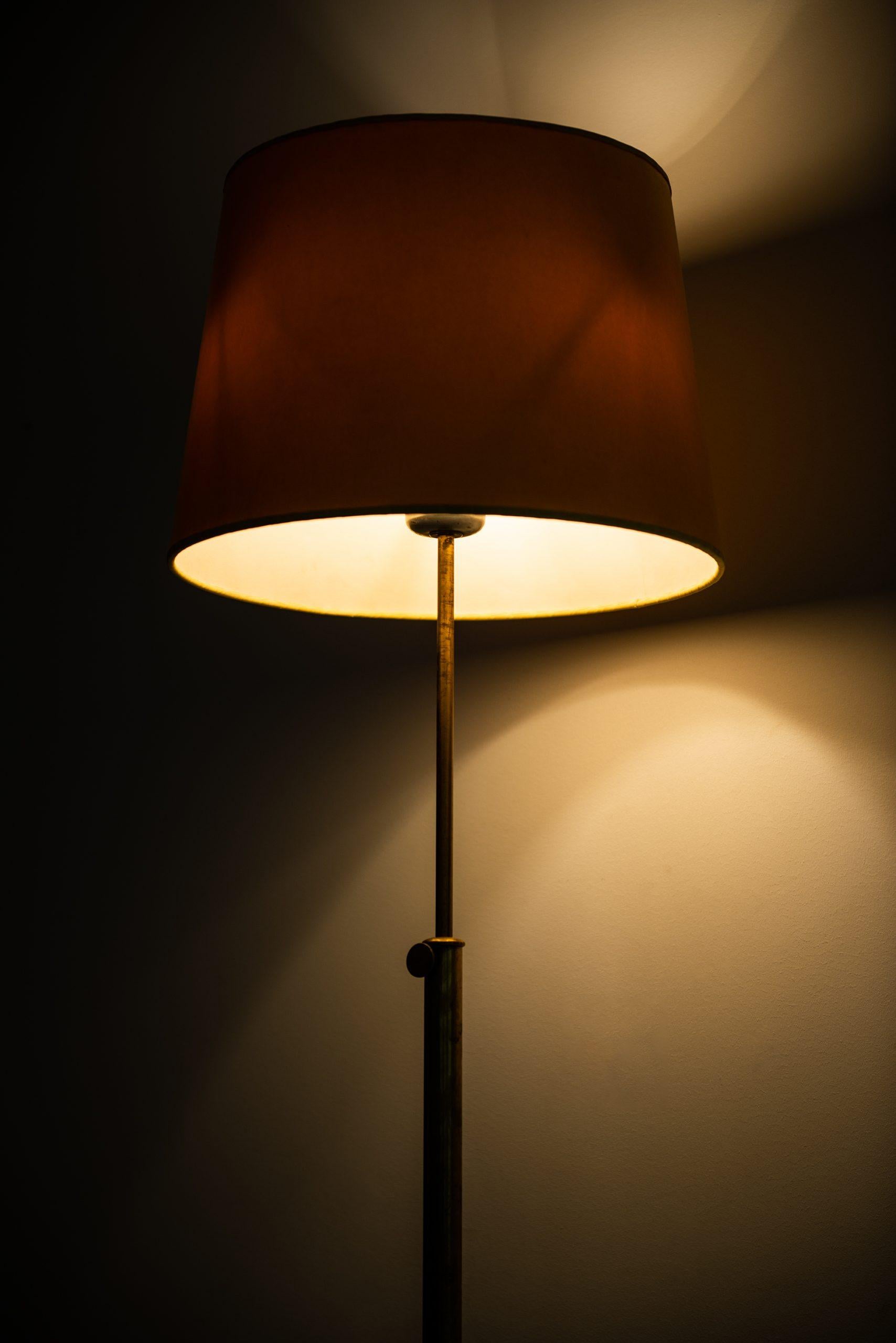Lampadaire Josef Frank Modèle G2424 Produit par Svenskt Tenn en Suède en vente 1