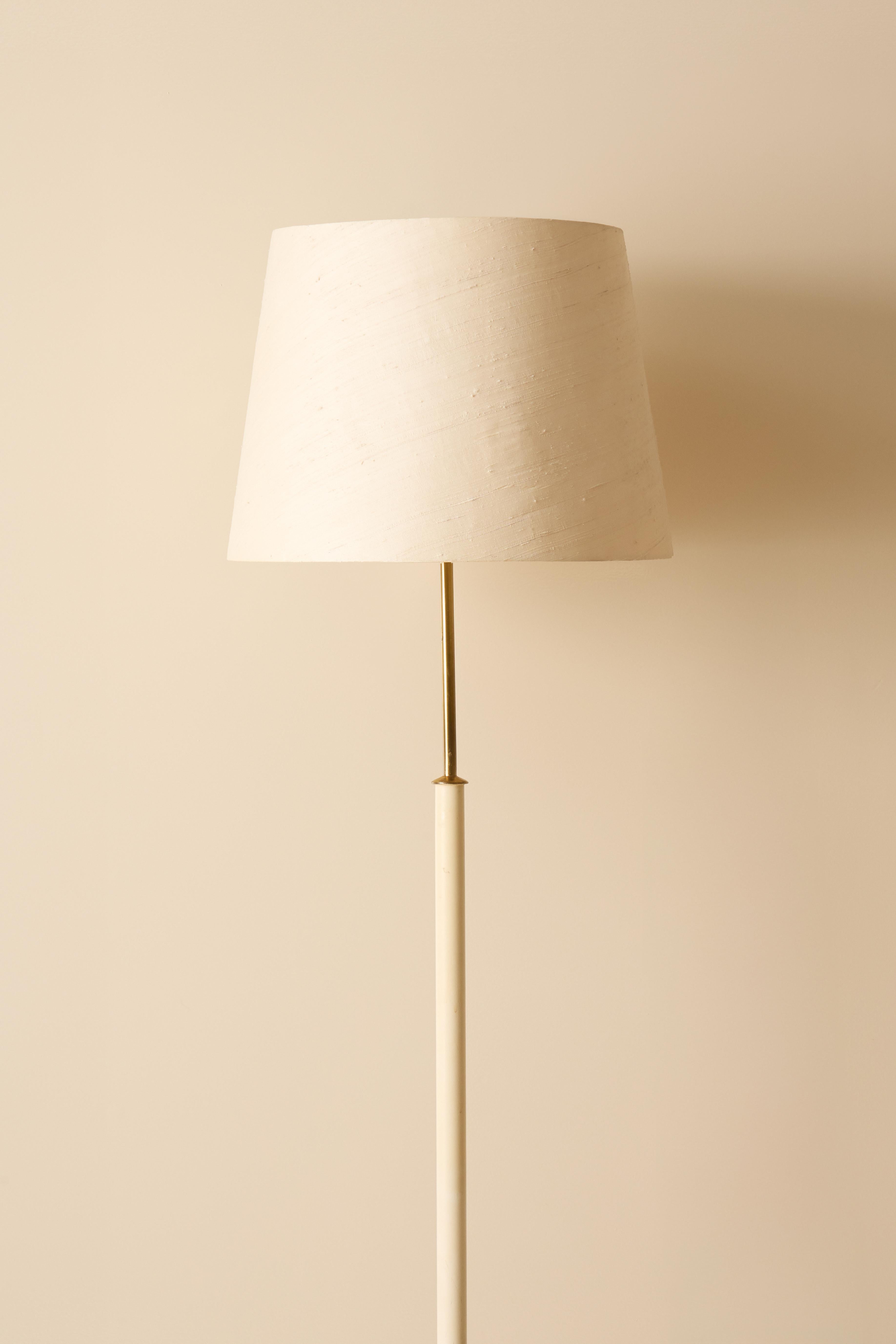 Stehlampe von Josef Frank, Schweden, 1960er Jahre (Skandinavische Moderne) im Angebot
