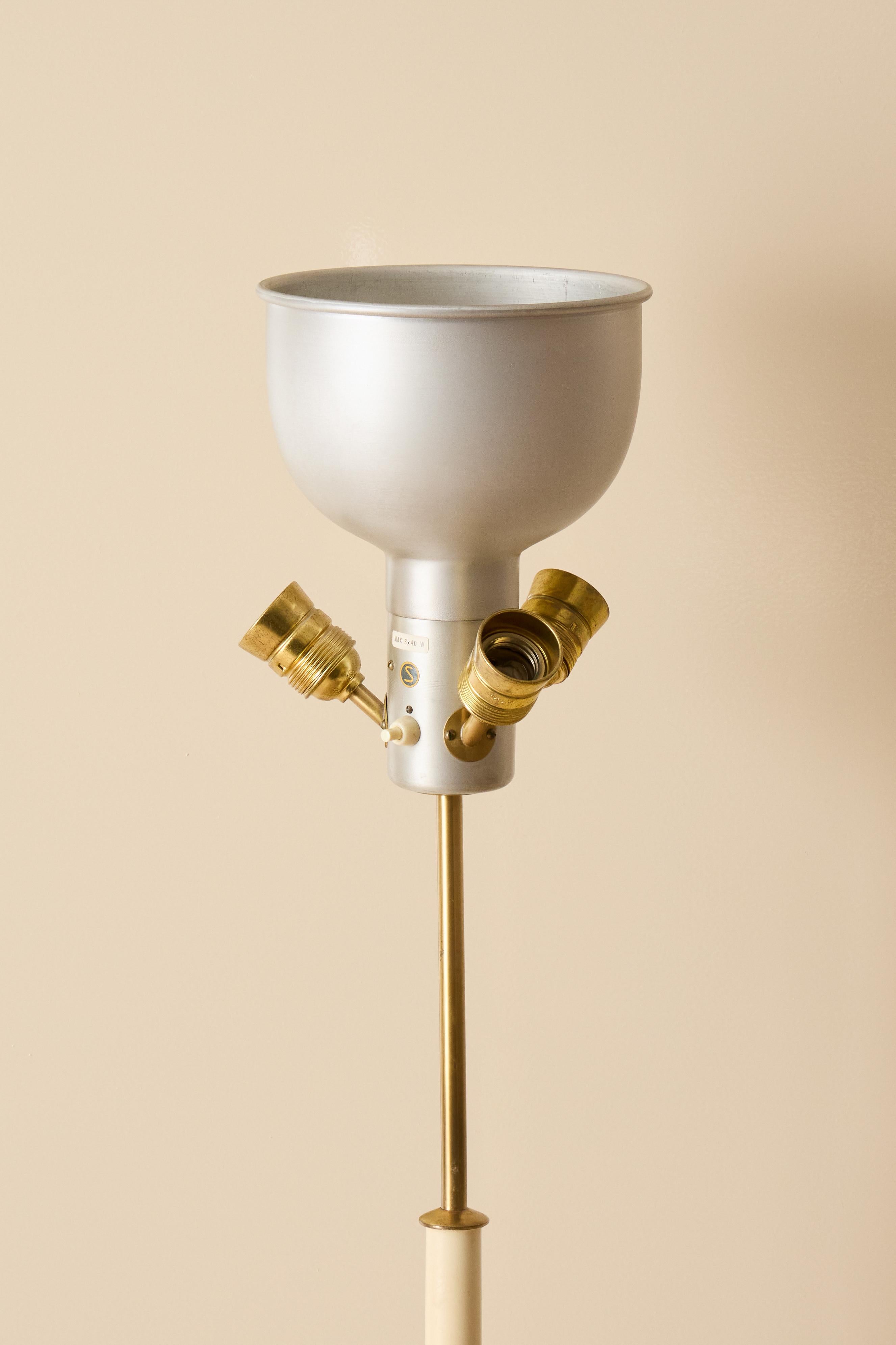 Stehlampe von Josef Frank, Schweden, 1960er Jahre (Mitte des 20. Jahrhunderts) im Angebot