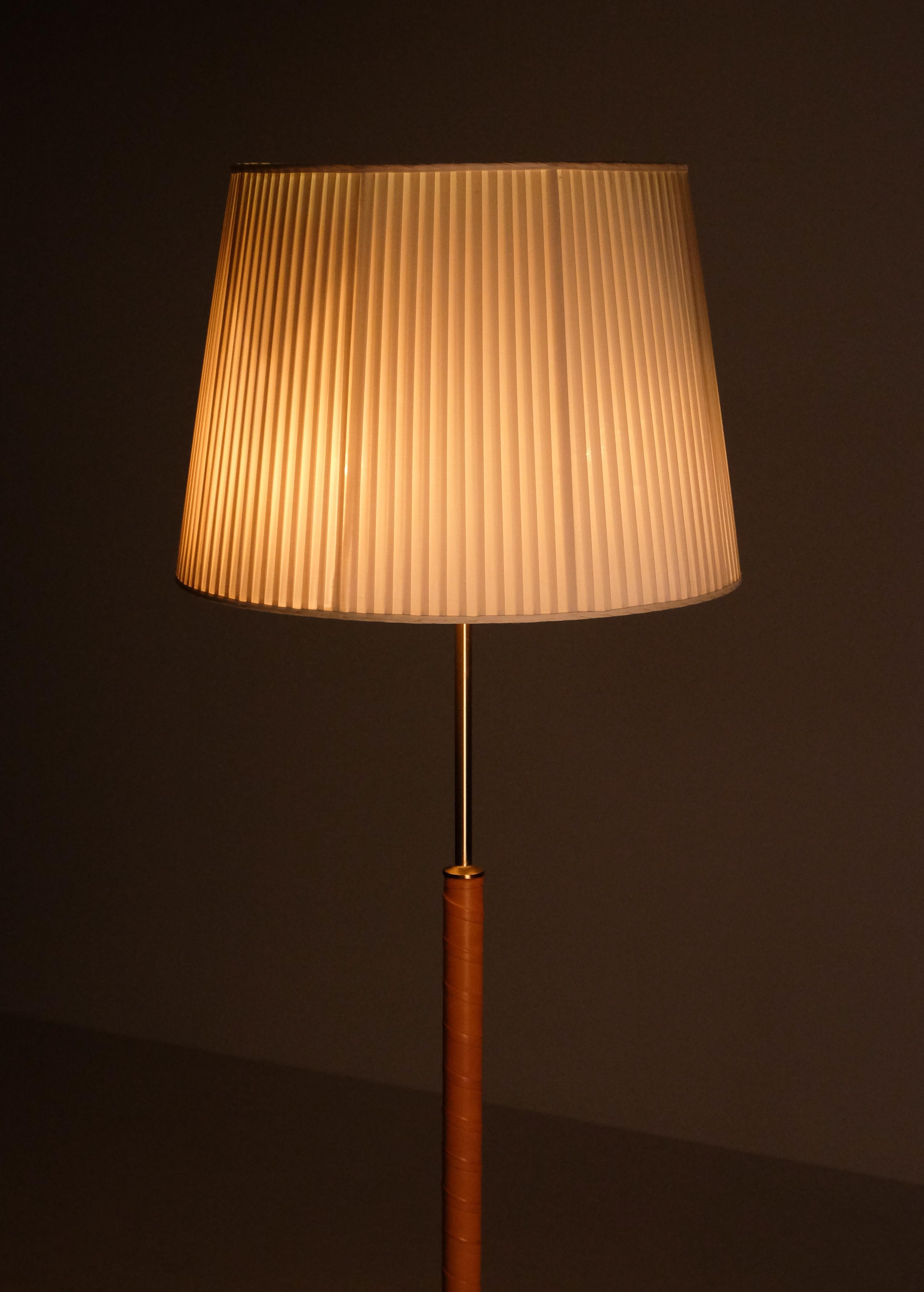 Stehlampe von Josef Frank, Schweden im Angebot 3
