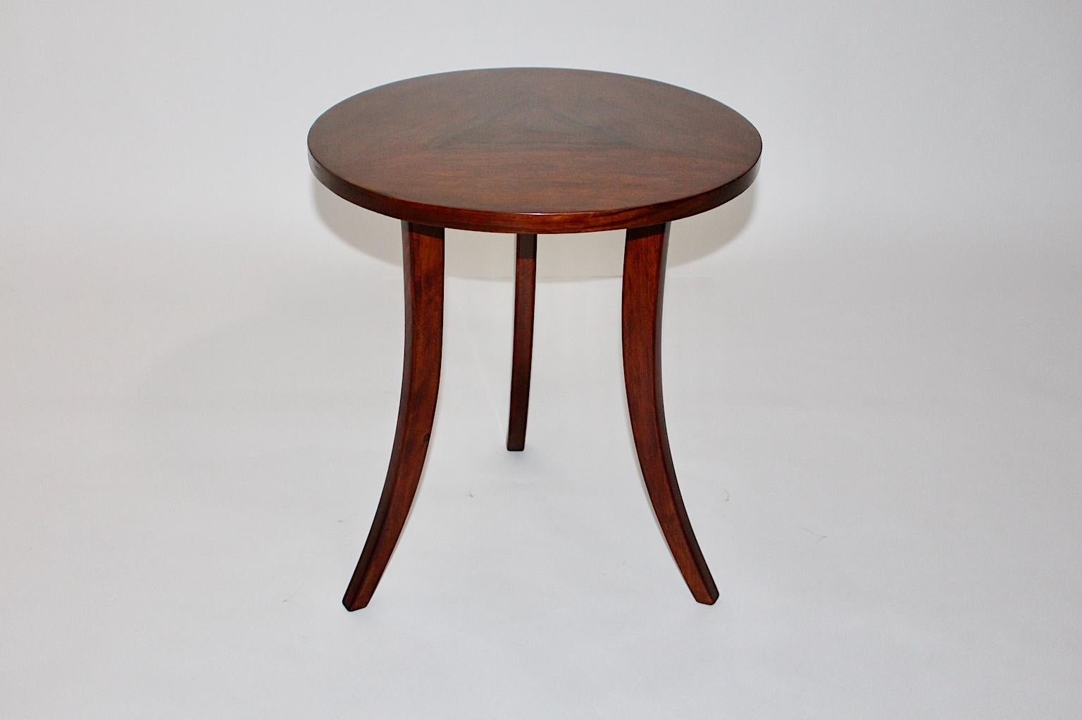 Josef Frank for Haus & Garten Art Deco vintage walnut side table, which was designed and manufactured circa 1925 in Vienna.
The cute side table shows three slightly curved solid walnut legs and a walnut veneered top. The veneered top features a