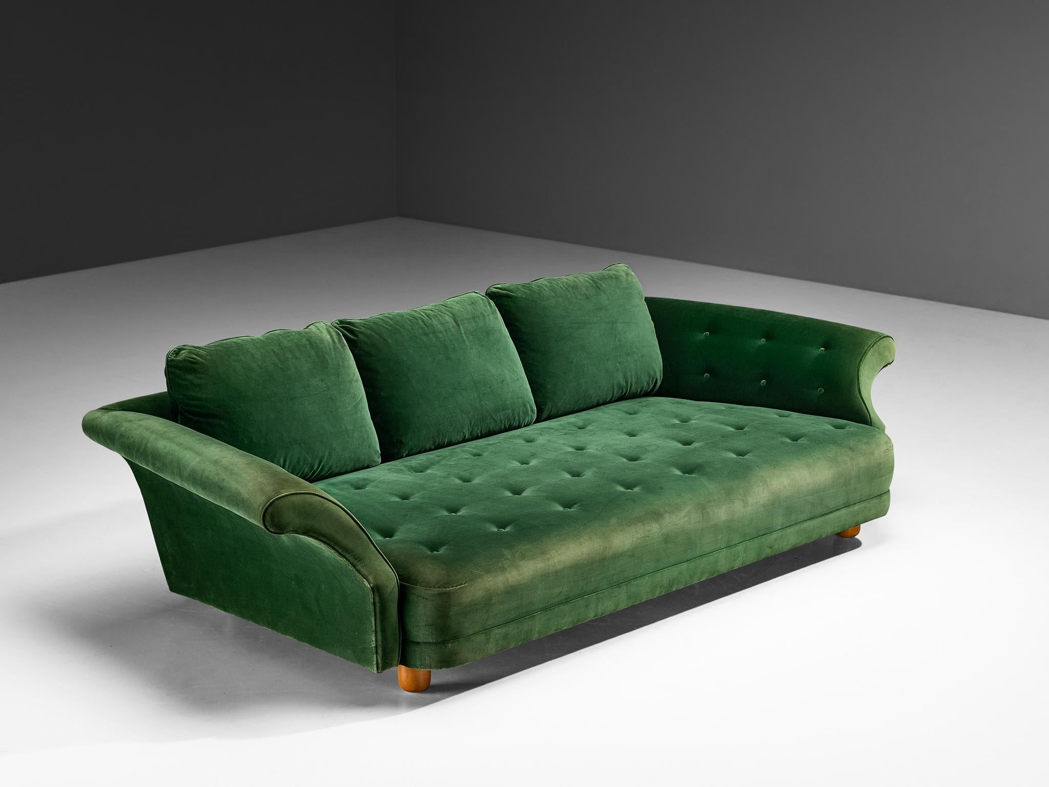 Josef Frank for Svenskt Tenn, Sofa Nr. 345, fabric, beech, Sweden, design 1934, later production

This spacious and extremely comfortable sofa is designed by Austrian architect and designer Josef Frank. The seat of this sofa is very wide and is