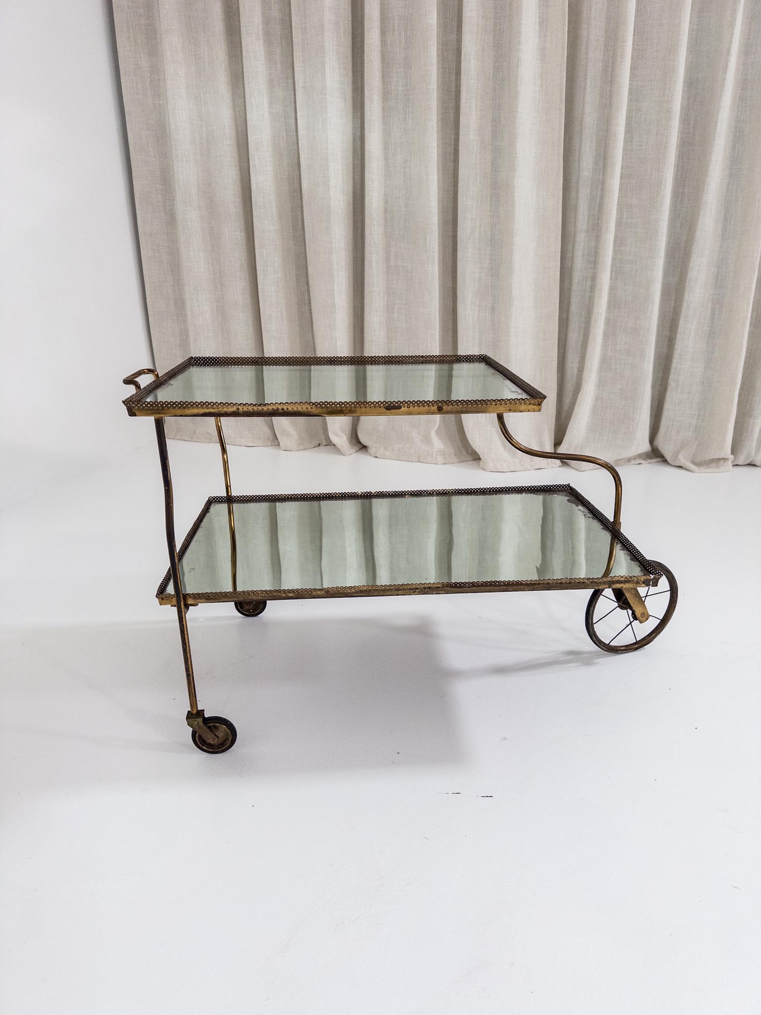 Josef Frank per Svenskt Tenn - Raro carrello portabevande in ottone e vetro specchiato in vendita 4