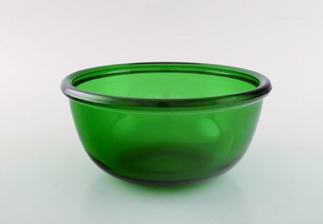 Josef Frank for Svenskt Tenn, Reijmyre / Gullaskruf. Two lobster bowls in green art glass, 1970s.
Measures: 20 x 9.5 cm.
In very good condition.