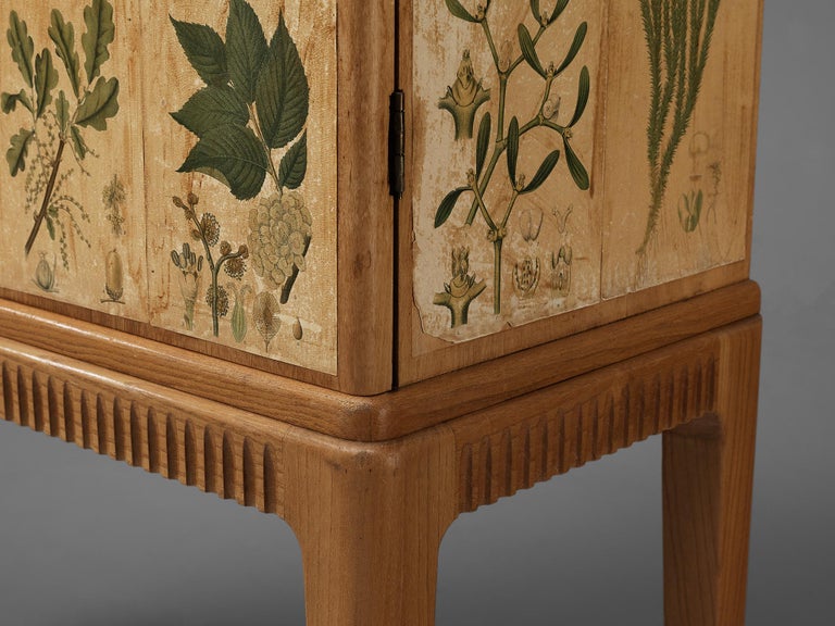 Josef Frank Inspired ‘Flora’ Cabinet in Ash and Paper with Plant Motifs In Good Condition In Waalwijk, NL