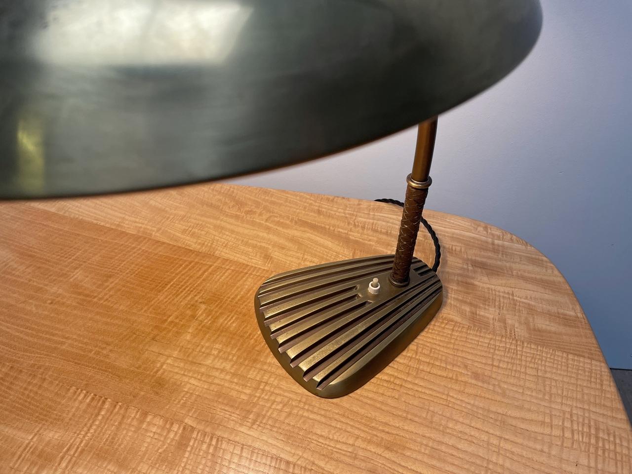 Josef Frank J.T. Kalmar Brass & Leather Desk Table Lamp, 1950s, Austria In Good Condition For Sale In Biebergemund, Hessen