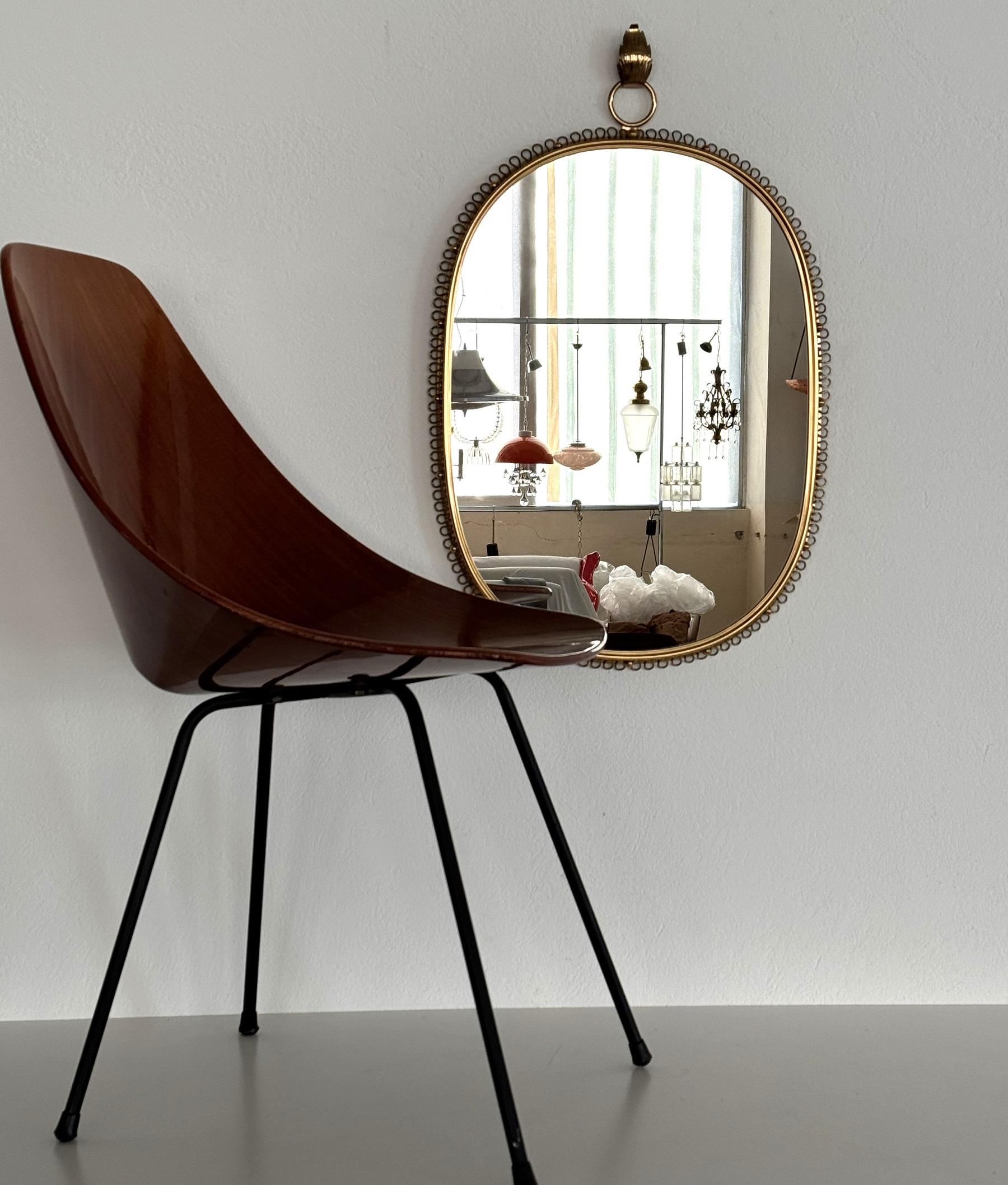 Josef Frank Mid-Century Loop Wall Mirror in Brass for Svenskt Tenn, 1960s

Gorgeous wall mirror designed by Austrian Josef Frank and manufactured in Sweden by Svenskt Tenn in the mid-century.
This mirror is made of full shiny brass frame with spiral