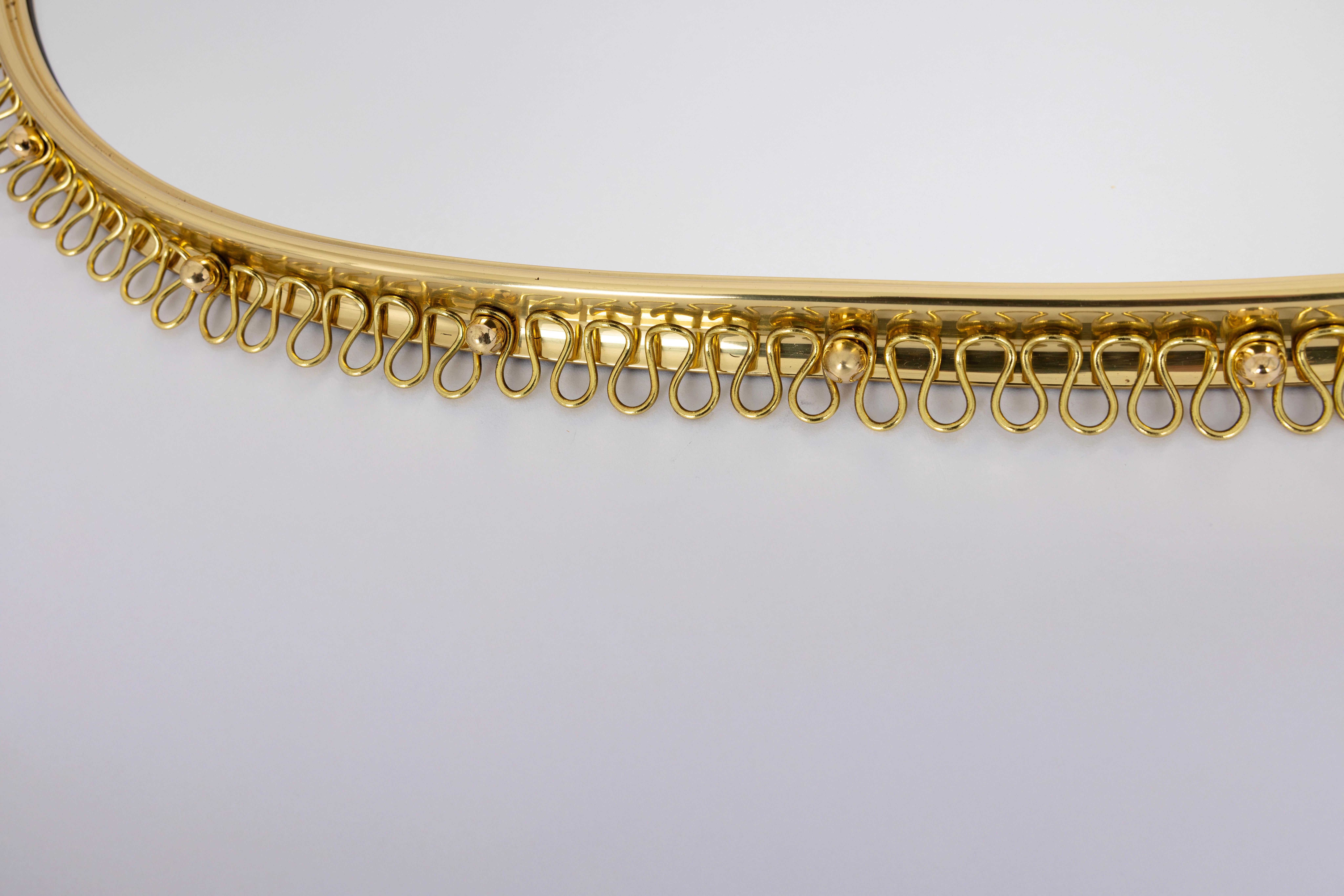 Josef Frank Mid-Century-Wandspiegel aus Messing mit Schleife und Haken für Svenskt Tenn, 1960er Jahre (Moderne der Mitte des Jahrhunderts) im Angebot