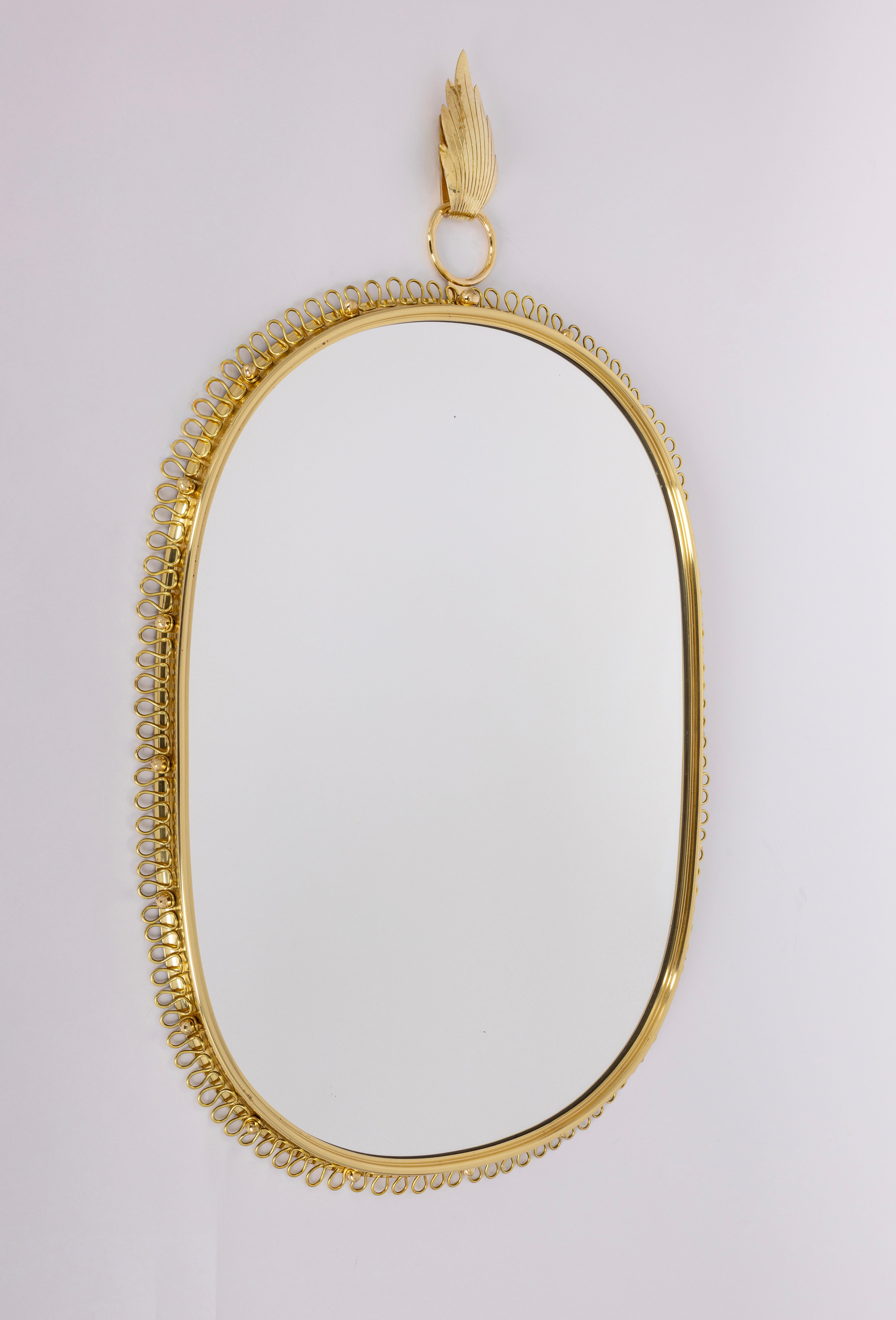 Josef Frank Mid-Century-Wandspiegel aus Messing mit Schleife und Haken für Svenskt Tenn, 1960er Jahre (Deutsch) im Angebot