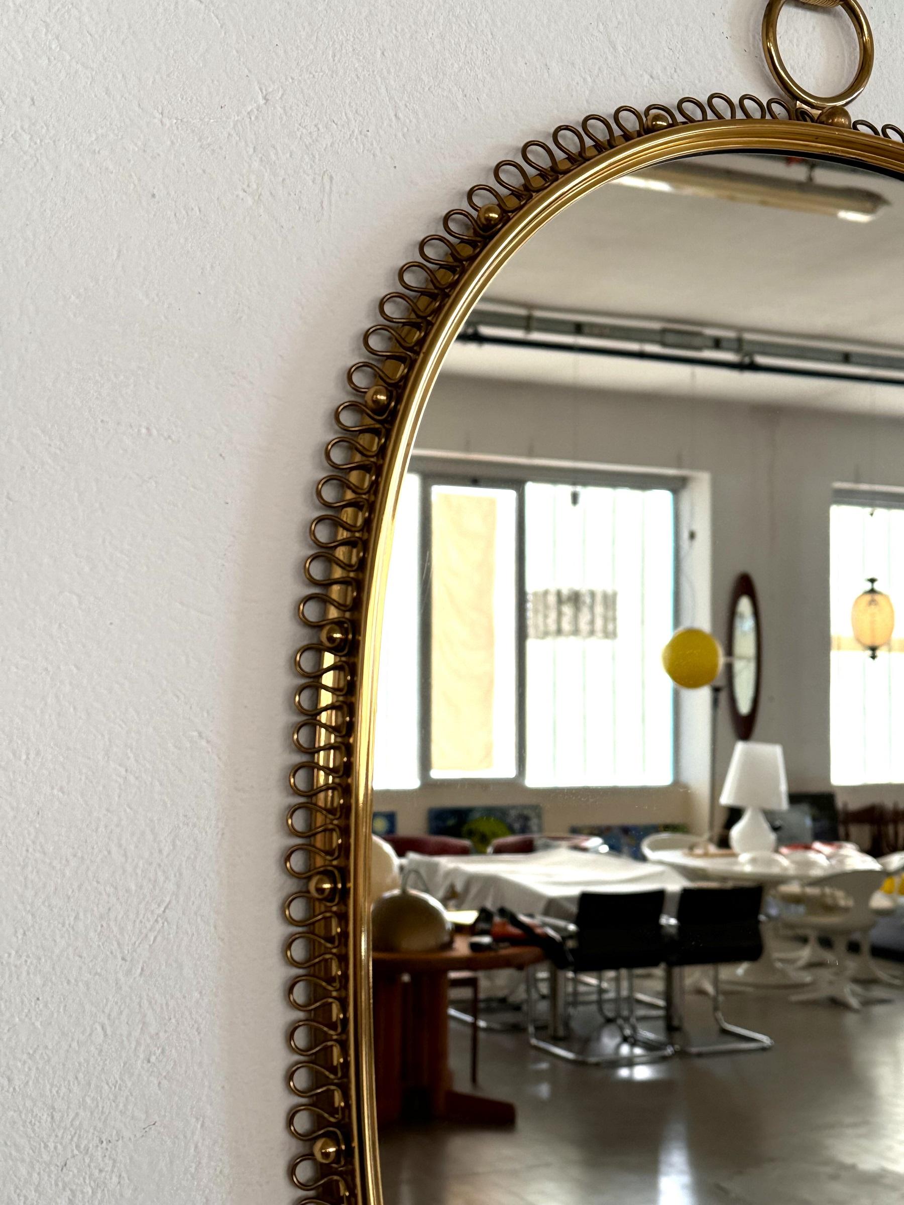 Josef Frank Mid-Century Brass Loop Wall Mirror with Hook for Svenskt Tenn, 1960s In Good Condition In Morazzone, Varese
