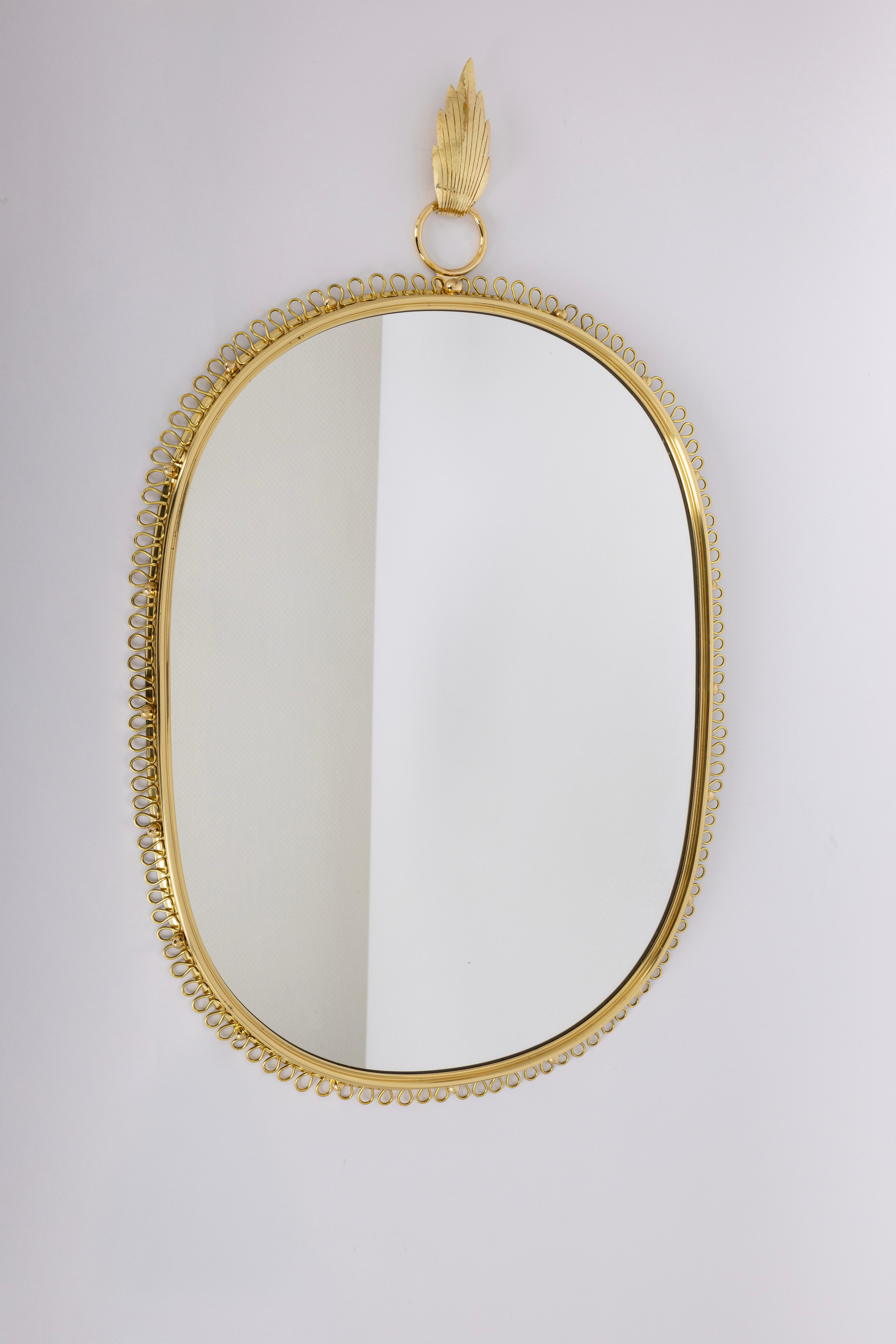 Josef Frank Mid-Century-Wandspiegel aus Messing mit Schleife und Haken für Svenskt Tenn, 1960er Jahre im Angebot 1