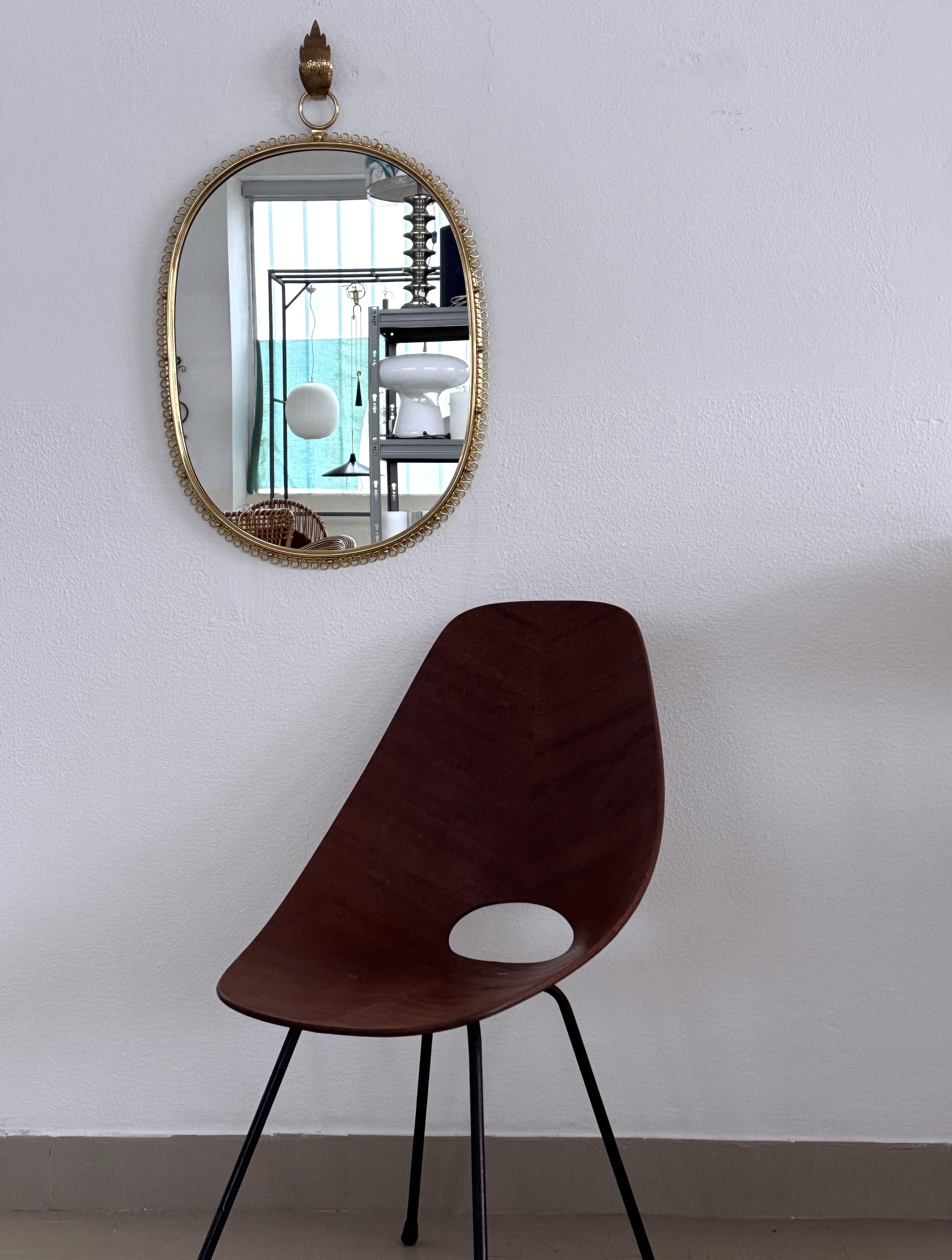 Mid-Century moderno Josef Frank, grande specchio da parete di metà secolo in ottone per Svenskt Tenn, anni '60 in vendita