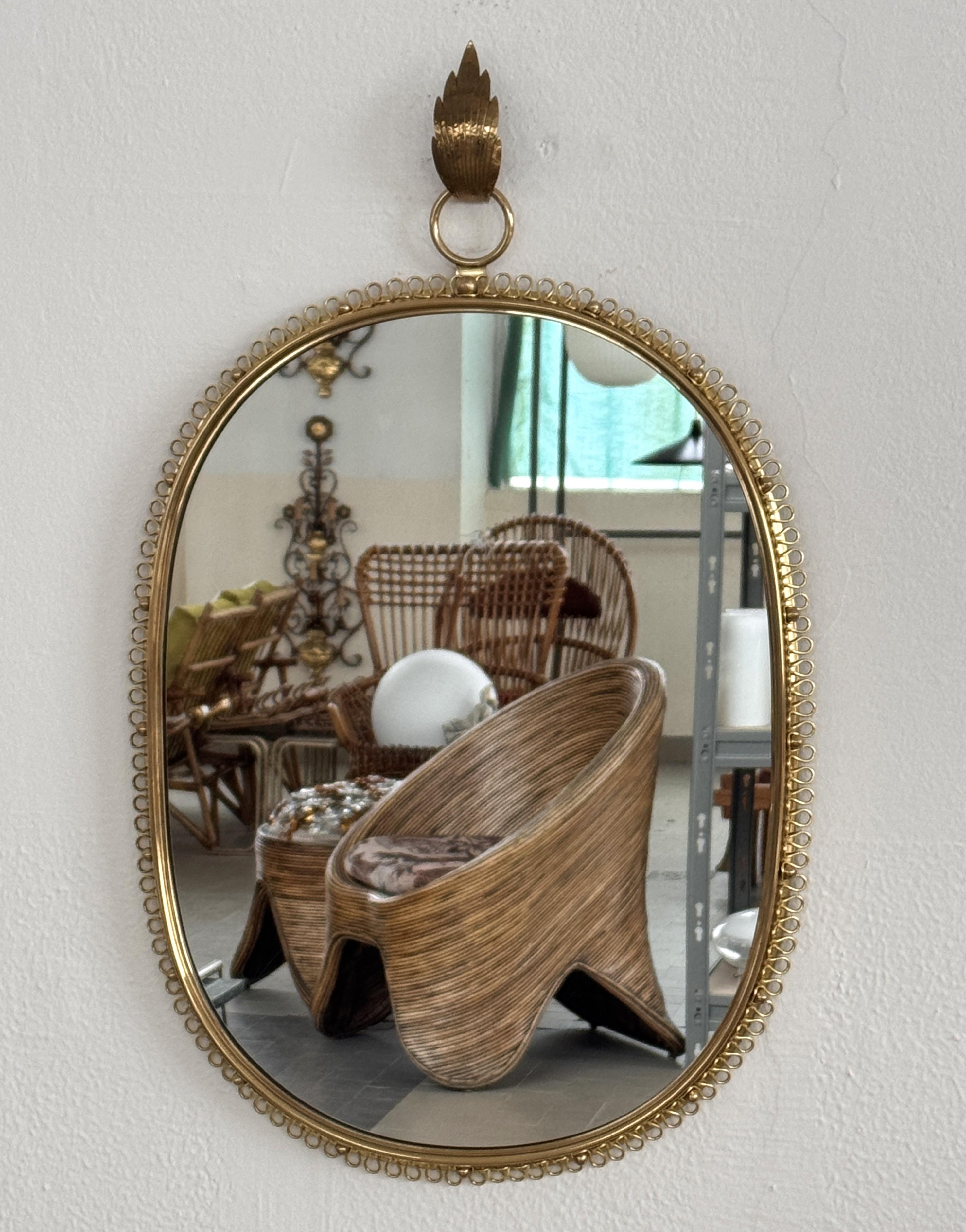 Svedese Josef Frank, grande specchio da parete di metà secolo in ottone per Svenskt Tenn, anni '60 in vendita