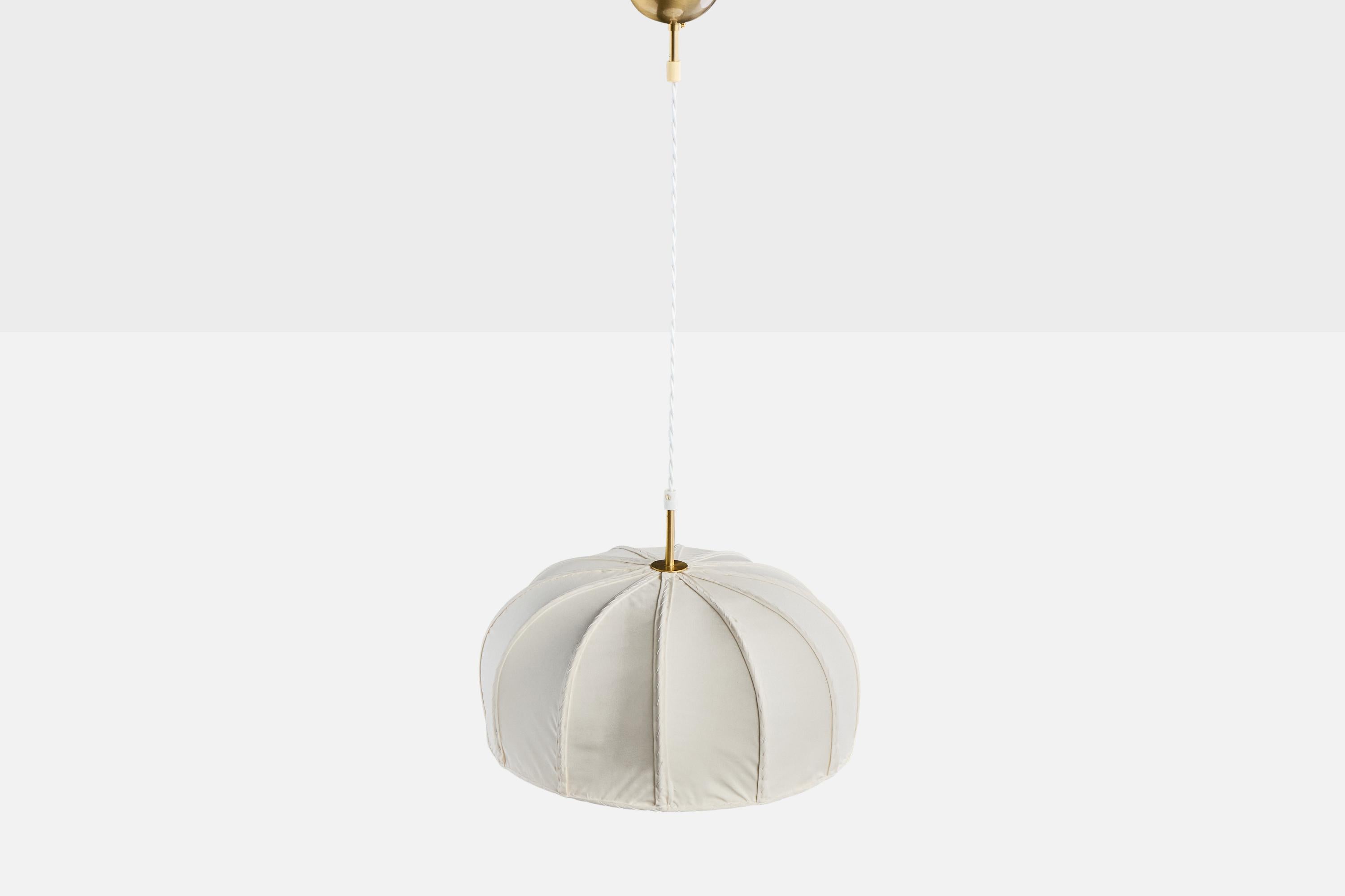 Svedese Frank Josef Frank, Lampada a sospensione, Ottone, Tessuto, Svezia, anni '50 in vendita