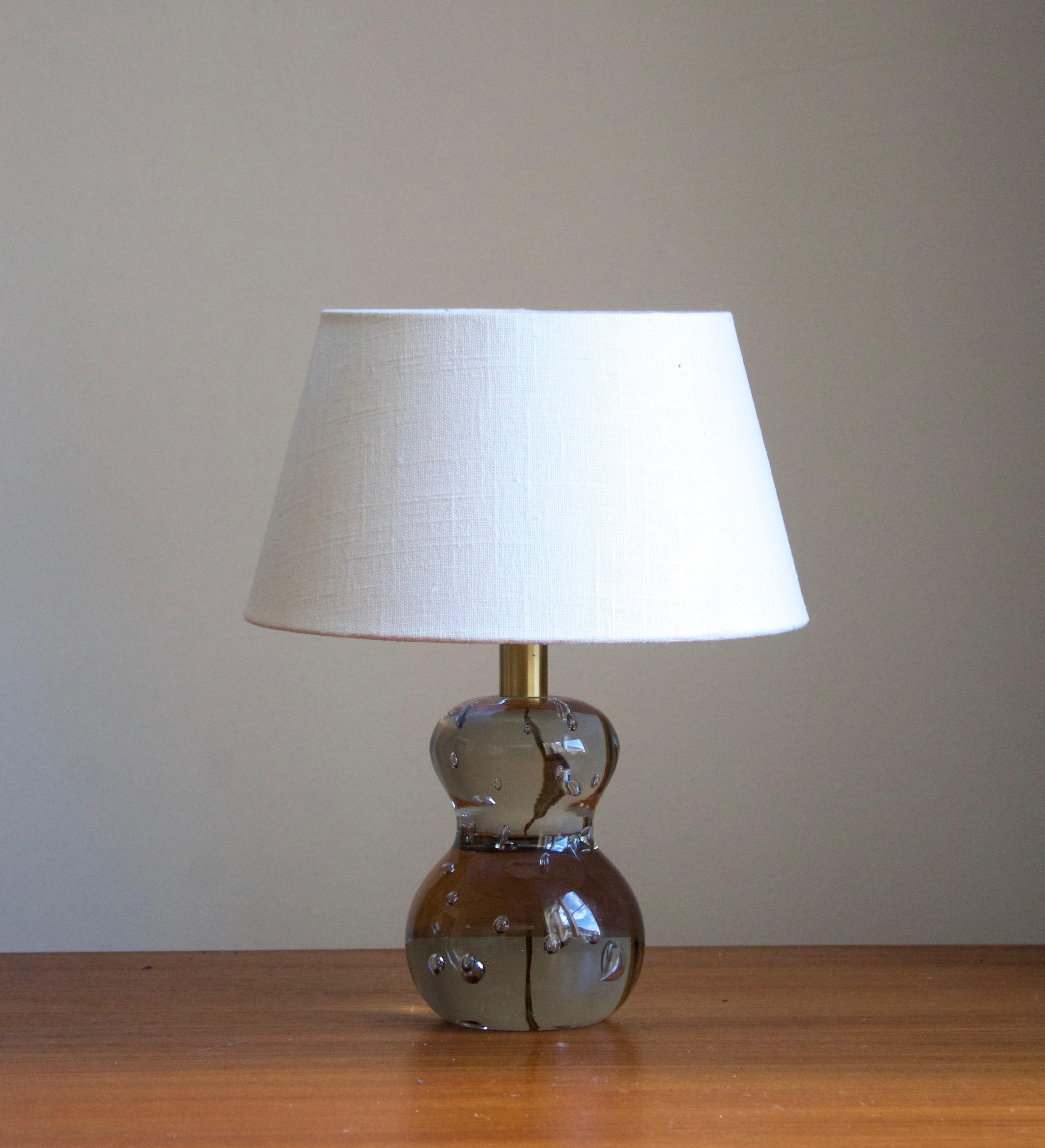 An early and sizable version table lamp by Josef Frank, in brass and studio glass from Reijmyre Glasbruk. Produced by Svenskt Tenn, 1950s.

Stated dimensions excluding lampshade. Lampshade is not included in purchase.

Other lighting designers
