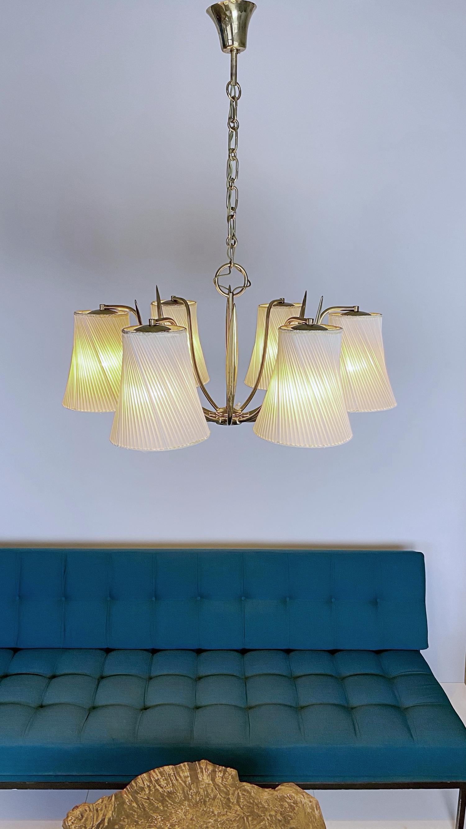 Beautiful Josef Frank J.T. Kalmar (attr.) Viennese Modern Age brass chandelier. Josef Frank was one of the founders of Viennese Modern, together with Adolf Loos, Dagobert Peche & Josef Hoffmann. He worked many years for Wiener Werkstätte. Excellent