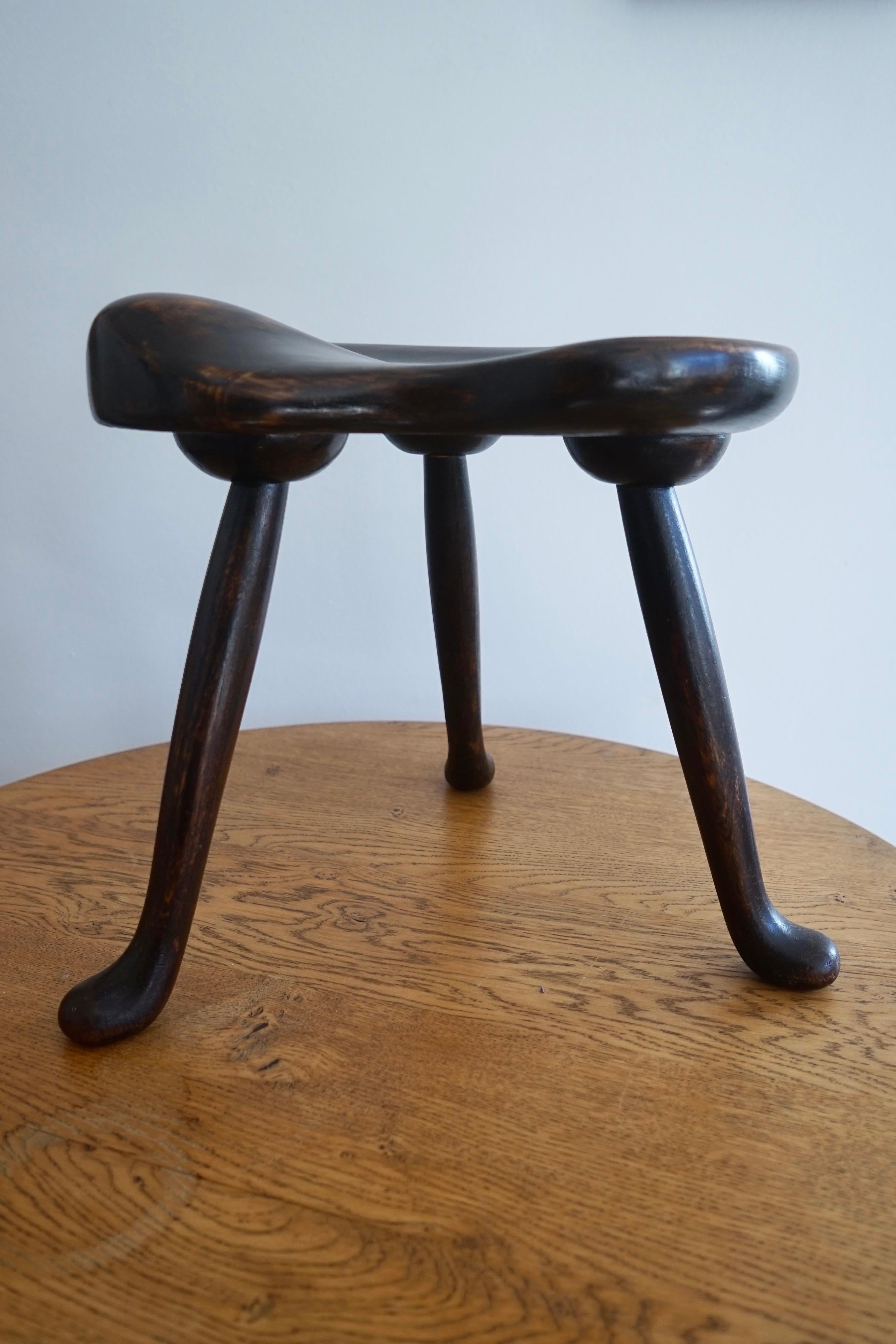 Josef Frank Stool in Dark Stained Elm Manufactured by Fritz Hansen In Good Condition In Valby, 84
