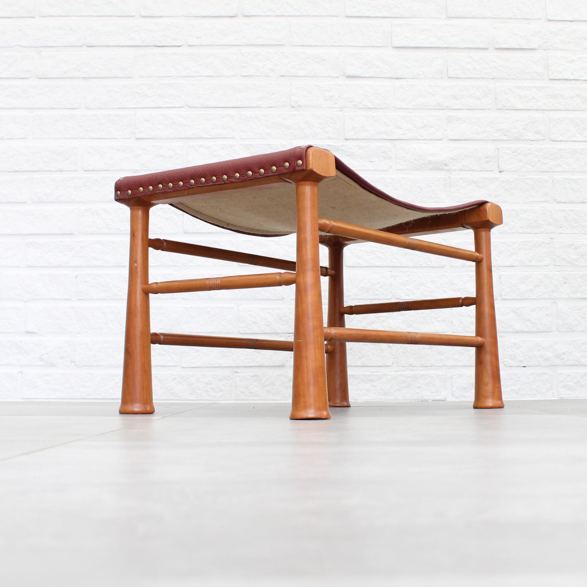 Josef Frank stool model 972 by Firma Svenskt Tenn, Sweden In Good Condition For Sale In Forserum, SE