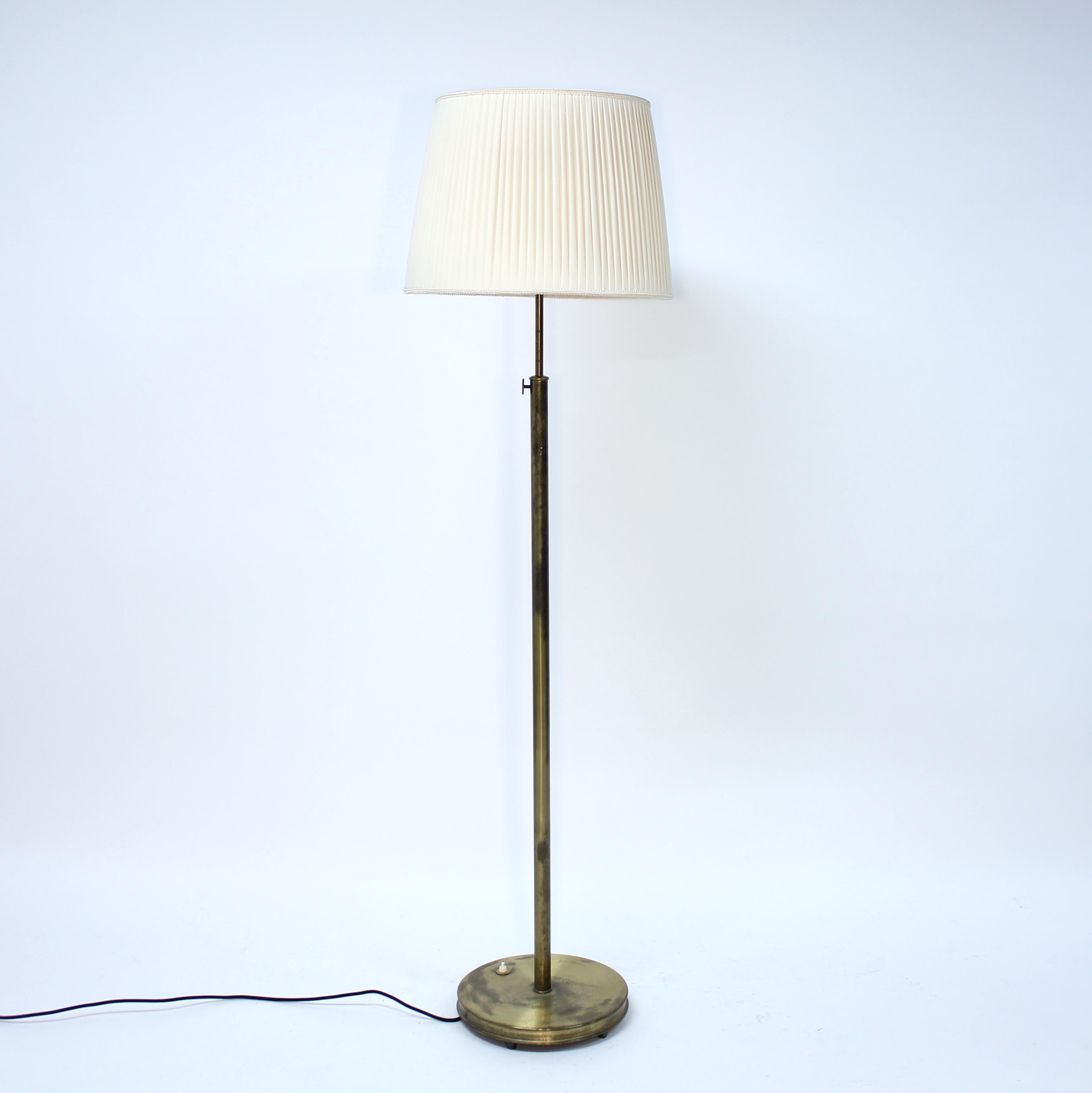 Suédois Josef Frank, lampadaire très ancien modèle 2148 pour Svenskt Tenn, 1934 en vente
