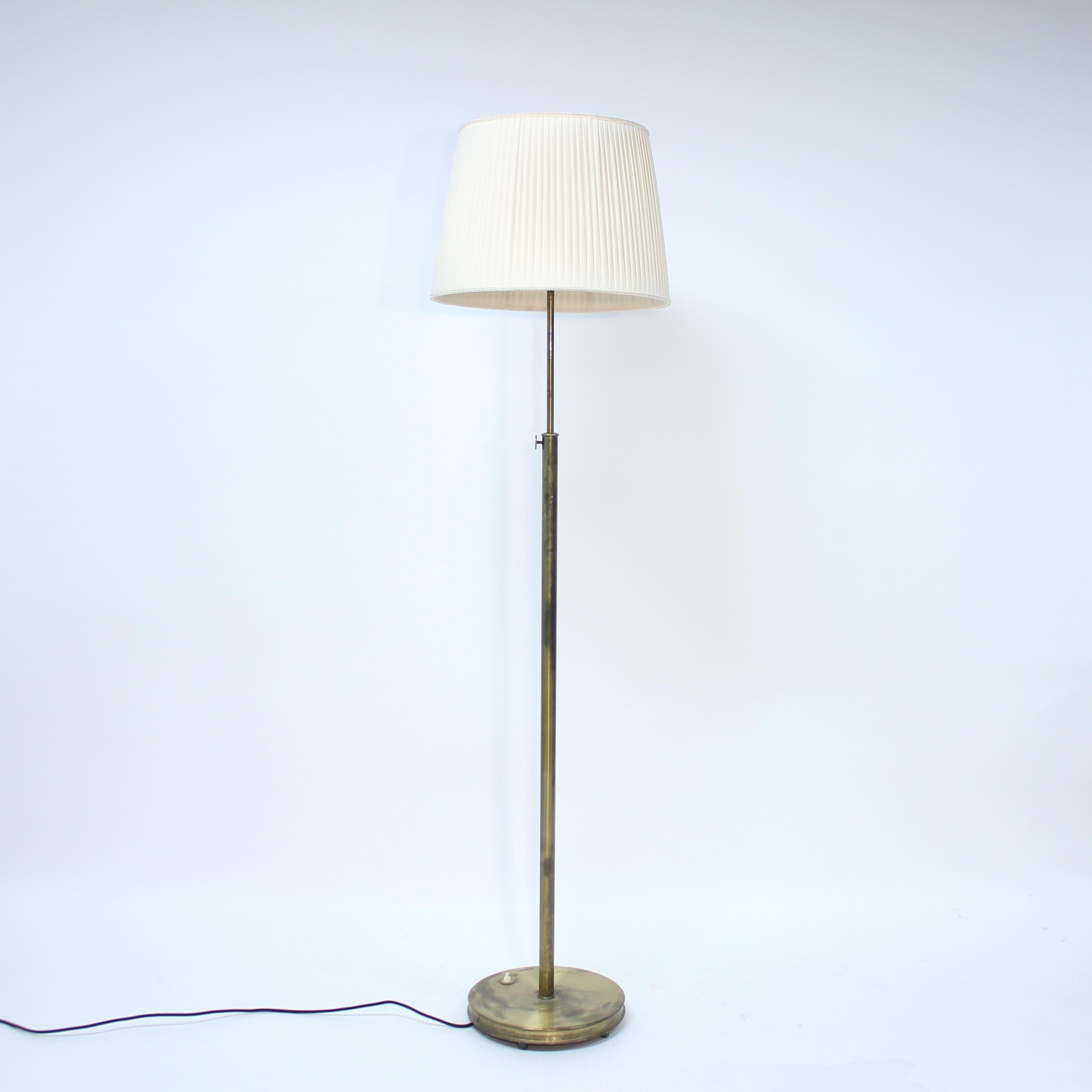 Milieu du XXe siècle Josef Frank, lampadaire très ancien modèle 2148 pour Svenskt Tenn, 1934 en vente