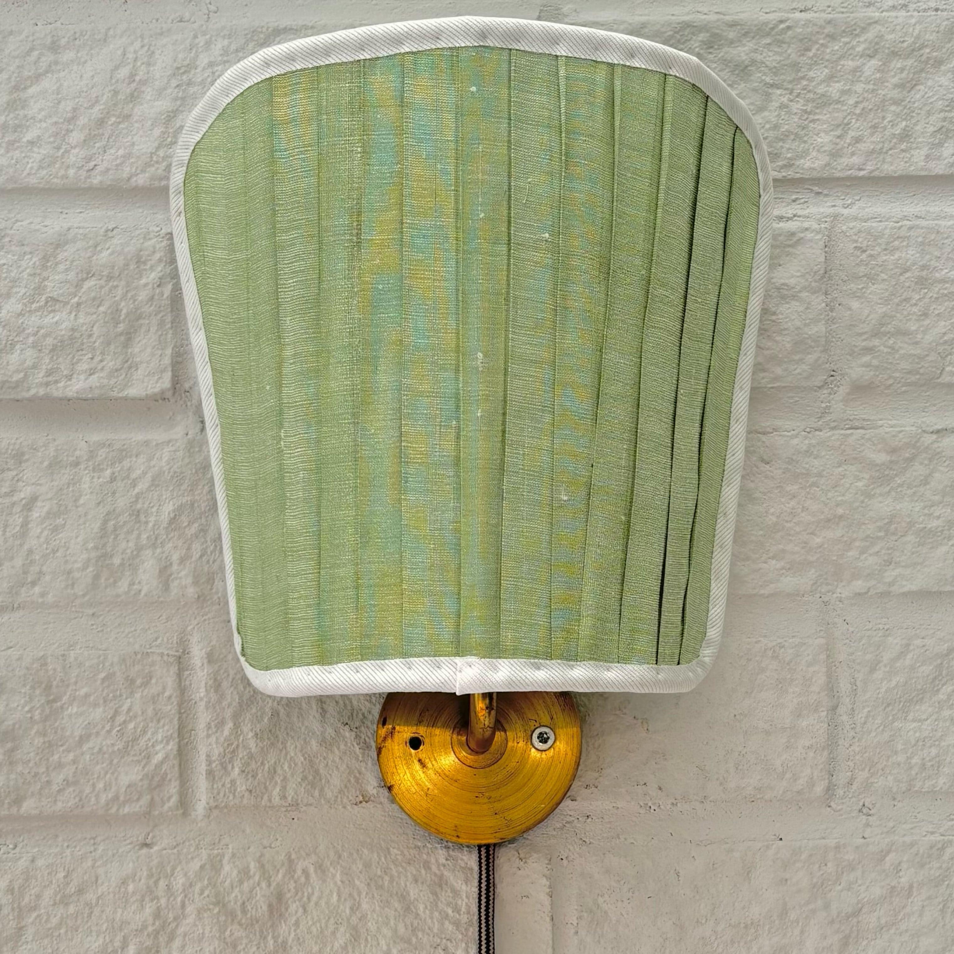 Scandinave moderne Applique 2143 de Josef Frank, laiton et soie, Firma Svenskt Tenn, Suède, années 1940 en vente