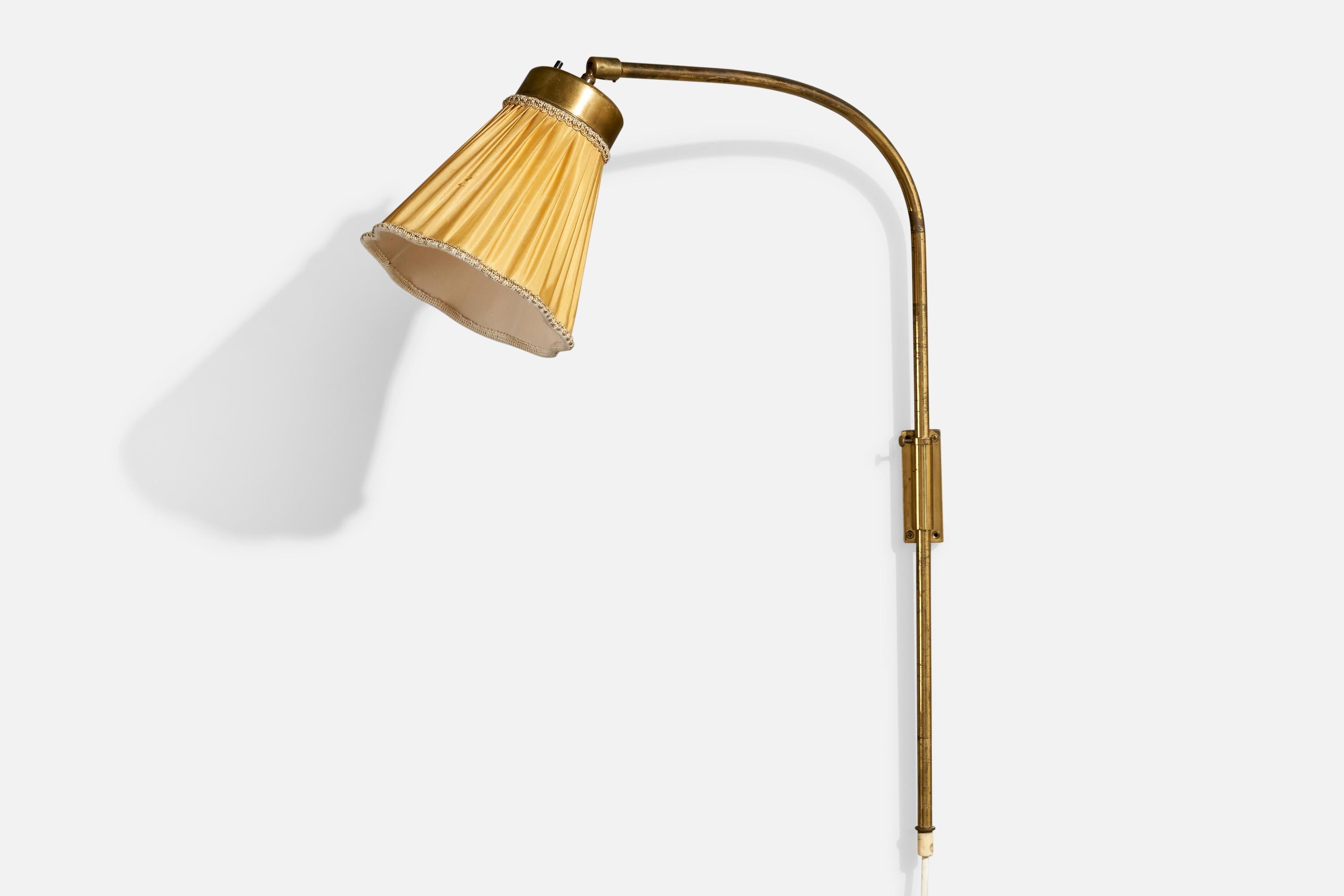 Scandinave moderne Josef Frank, applique murale, laiton, tissu, Suède, années 1950 en vente