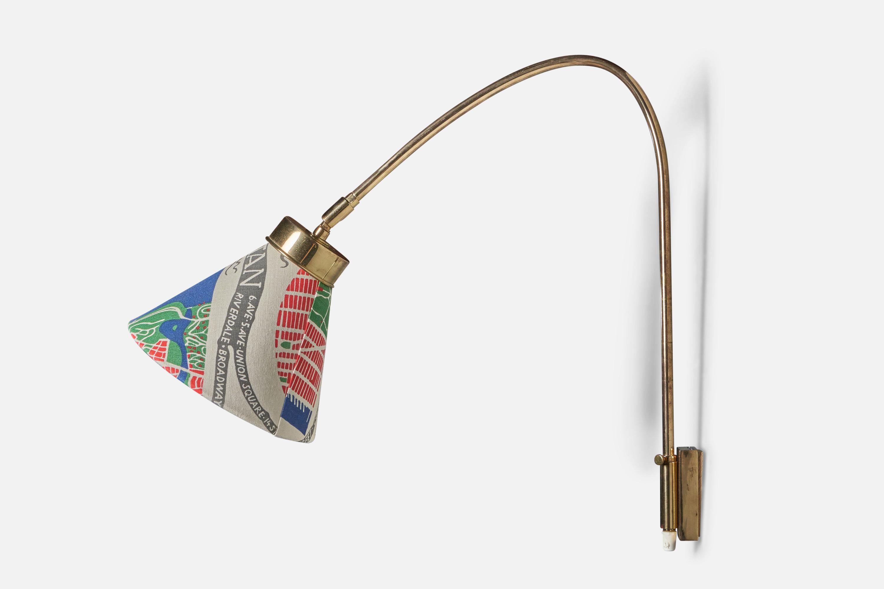 Josef Frank, Wall Light, Brass, Fabric, Sweden, 1950s In Good Condition For Sale In High Point, NC
