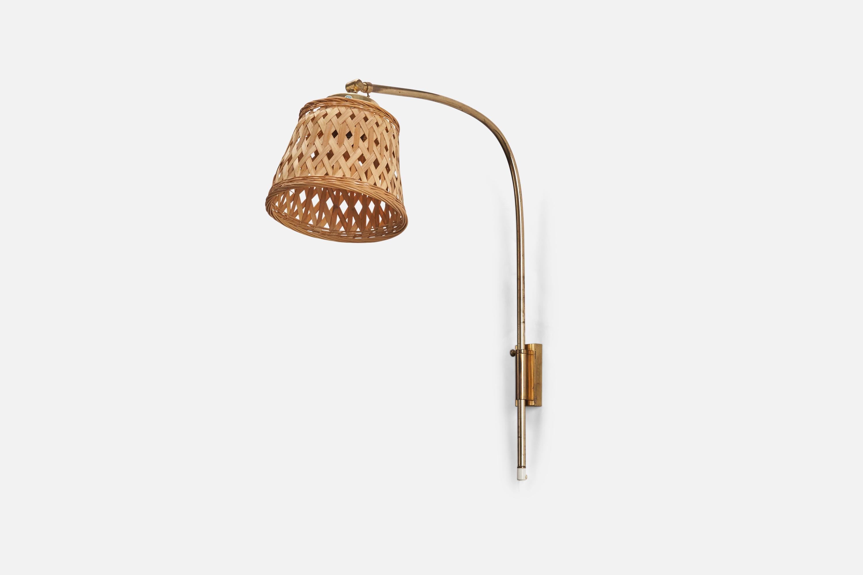 A brass and rattan wall light designed by Josef Frank and produced by Svenskt Tenn, Sweden, 1950s.

Dimensions of Back Plate (inches) : 3.9 x 1.5 x 0.7 (Height x Width x Depth)

Socket takes standard E-26 medium base bulb.

There is no maximum