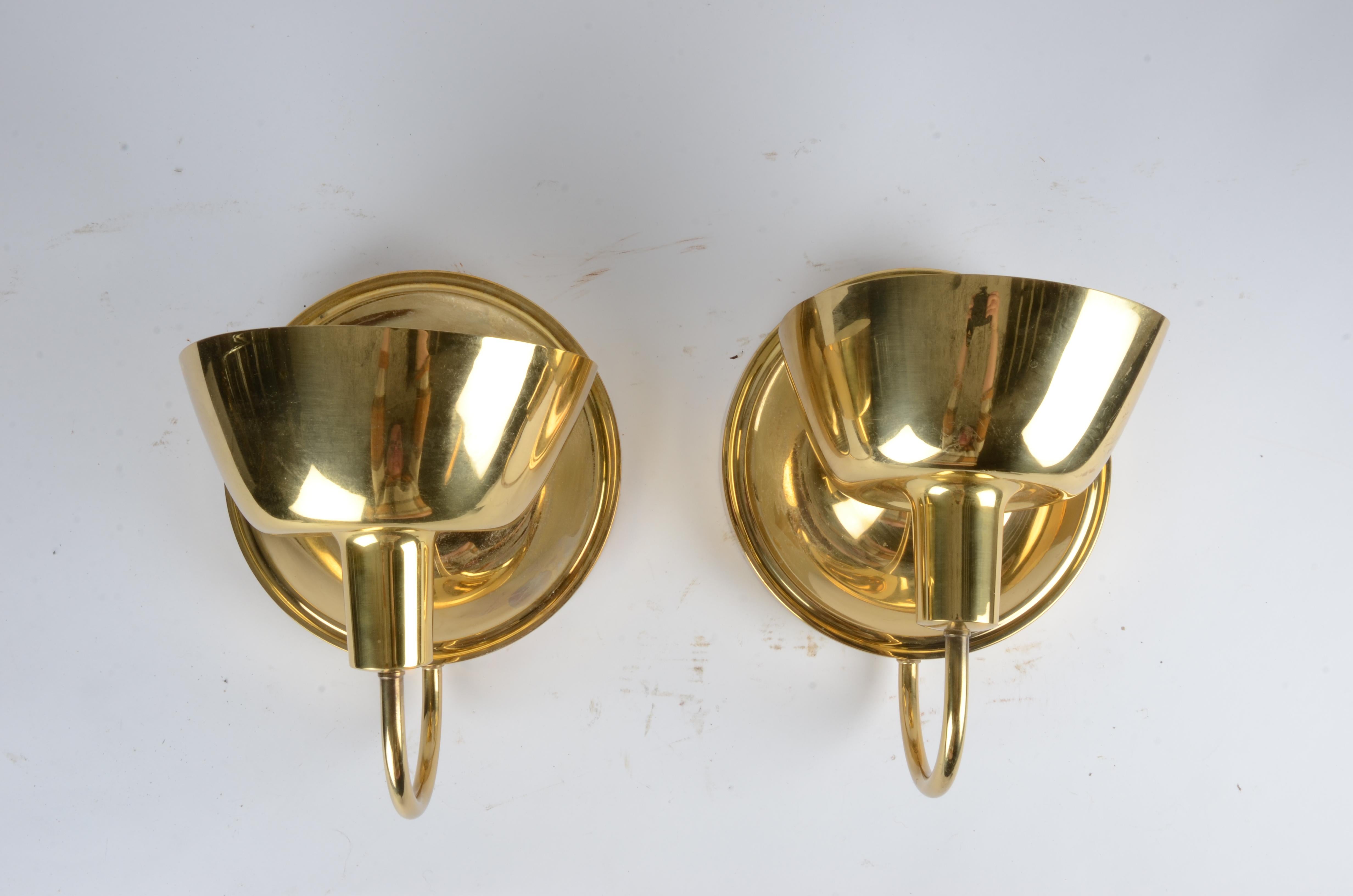 A pair of wall scones in brass, model 2389. Josef Frank for Firma Svenskt Tenn, Sweden mid-1900s..