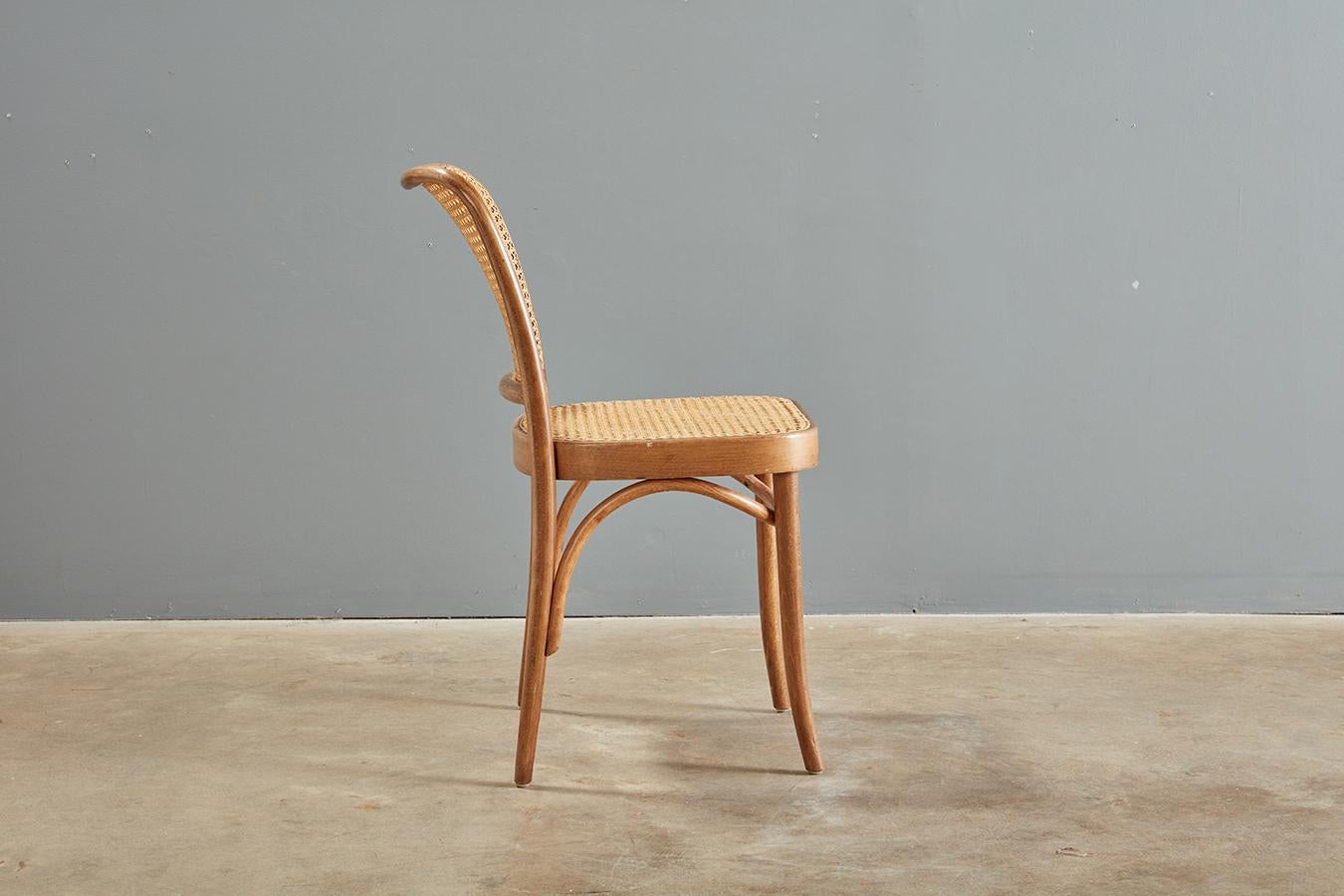 Prager Stuhl aus Bugholz und Schilfrohr von Josef Hoffman für Thonet, 8 Stück verfügbar  (Bauhaus) im Angebot
