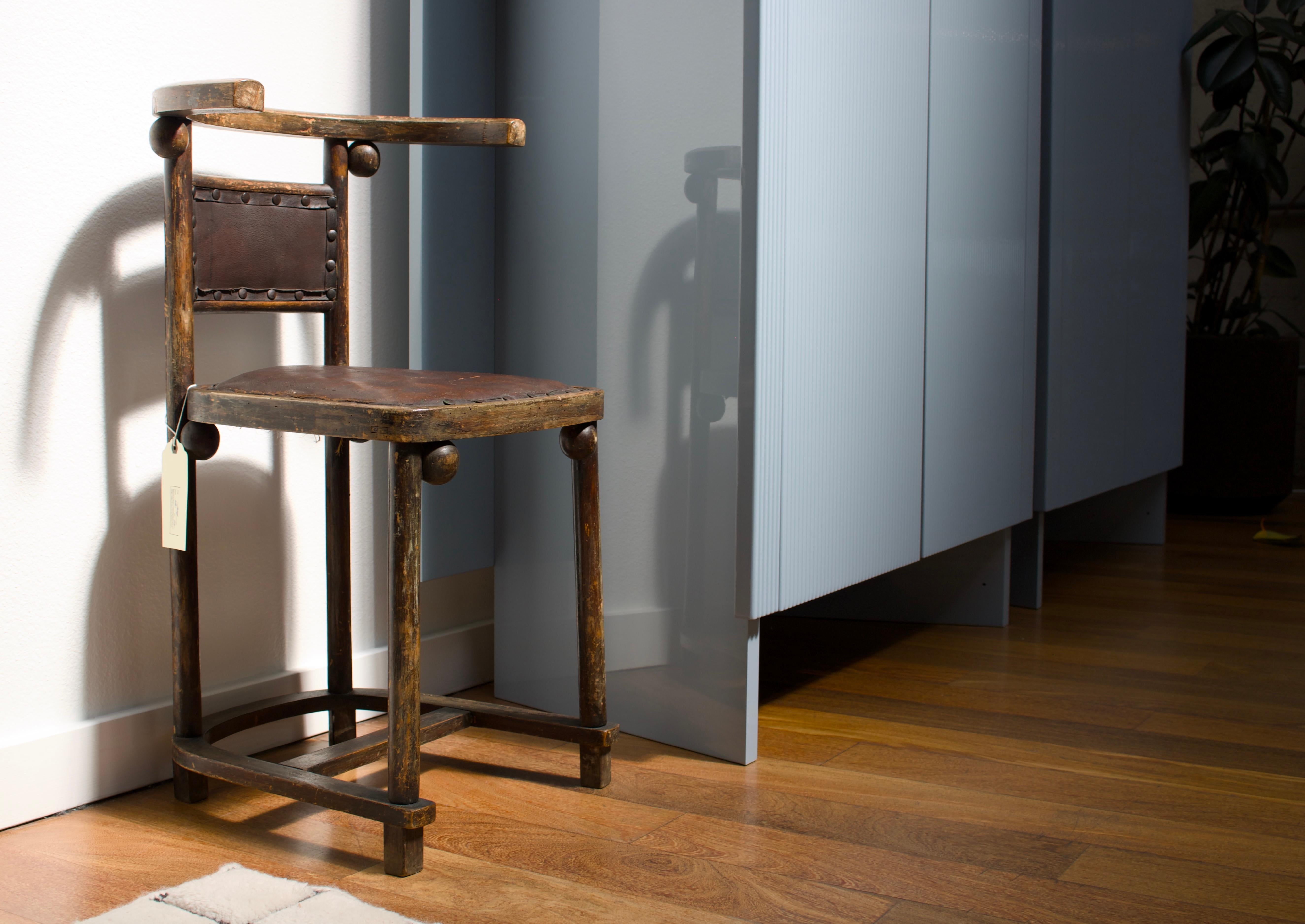 20th Century Josef Hoffman “Fledermaus” wood and brown leather armchair For Sale